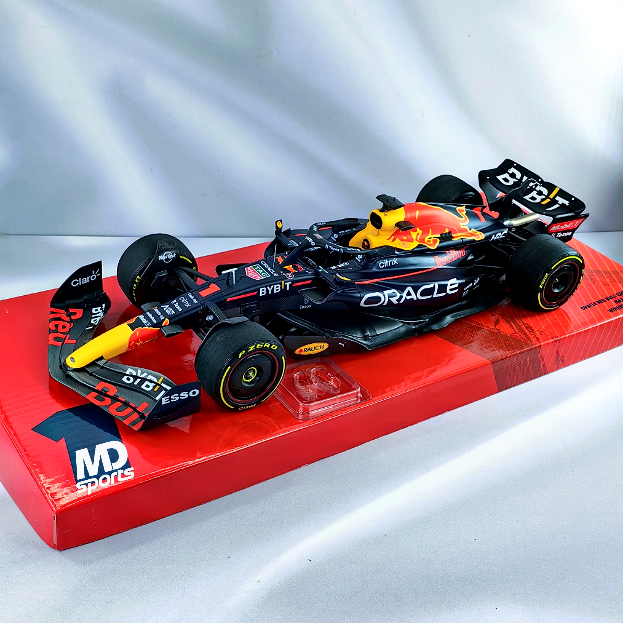 Redbull RB18 GP Zandvoort 2022 #1 Max Verstappen + Figura Minichamps 1:18 - Imagen 3
