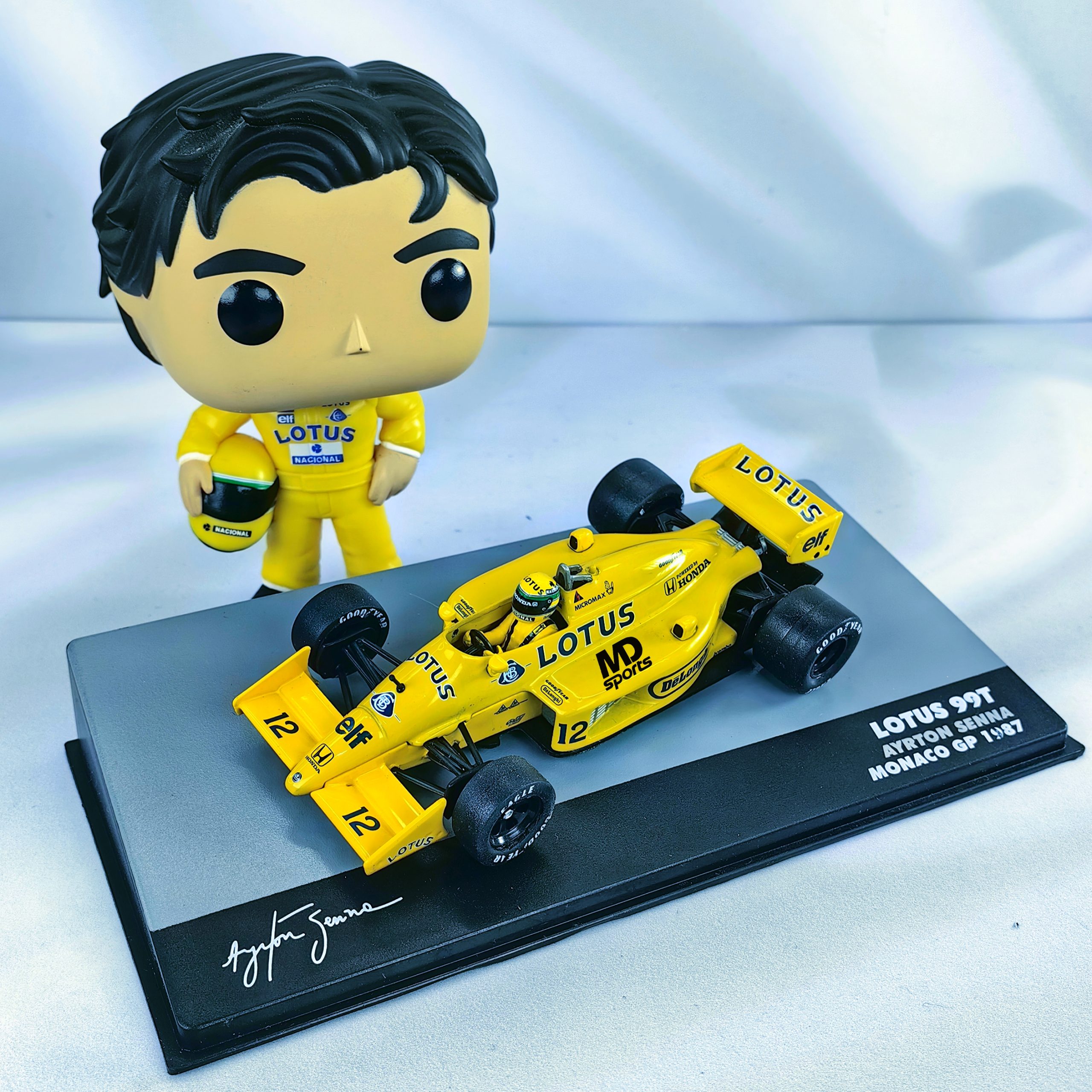 Pack Ayrton Senna Lotus – Auto 99T 1:43 + Funko Pop