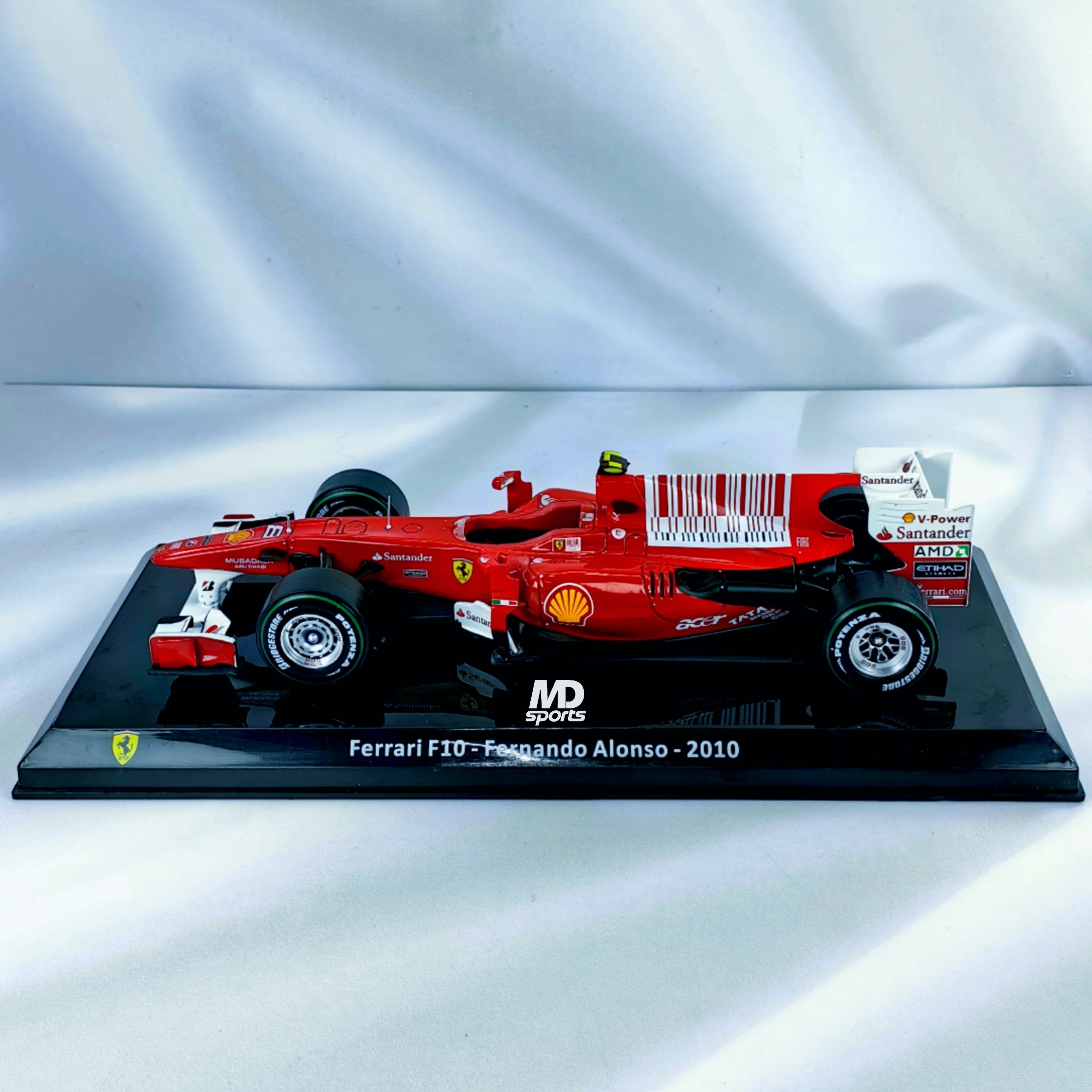 Ferrari F10 2010 #8 Fernando Alonso Caja Acrilica Premium Collect 1:24 - Imagen 3