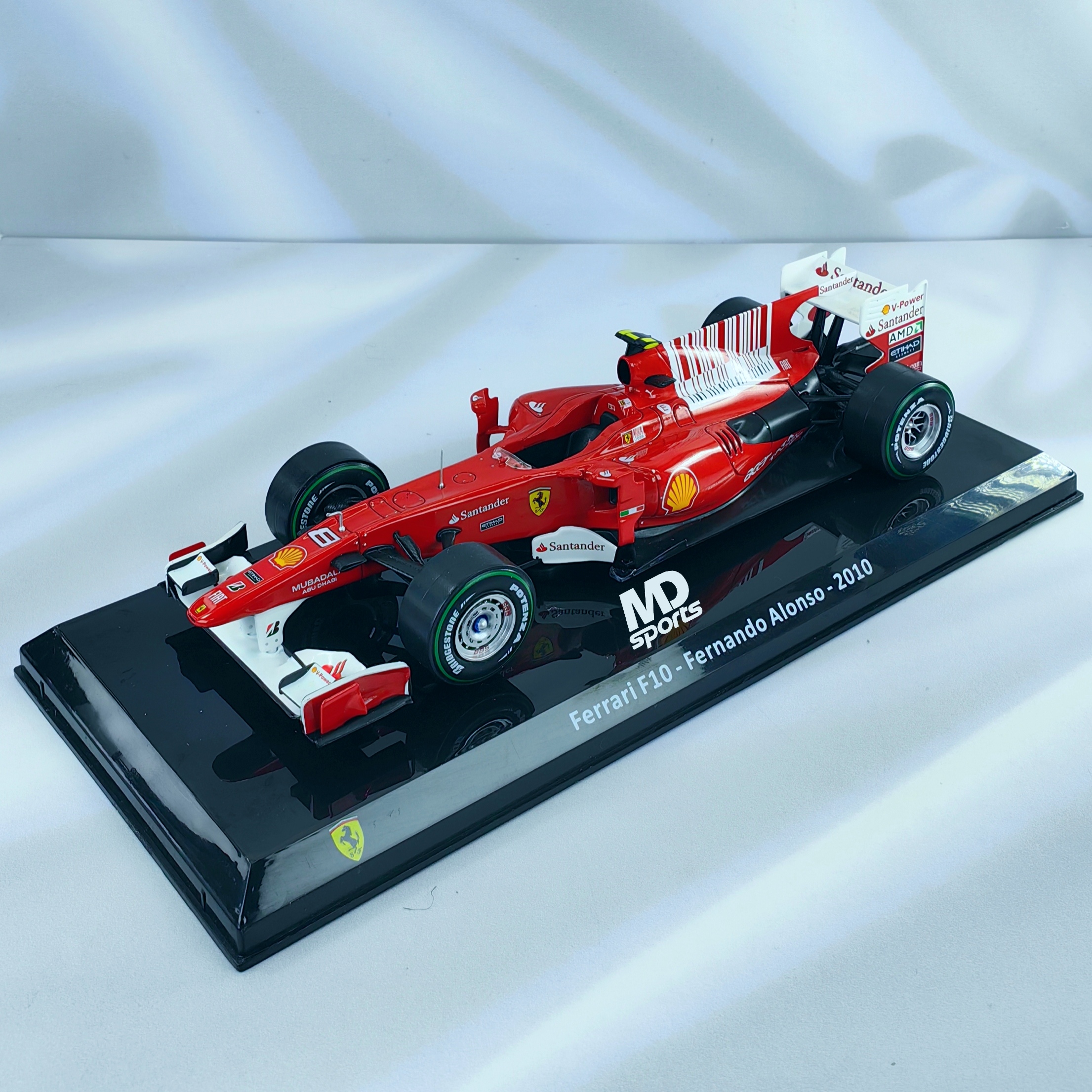 Ferrari F10 2010 #8 Fernando Alonso Caja Acrilica Premium Collect 1:24