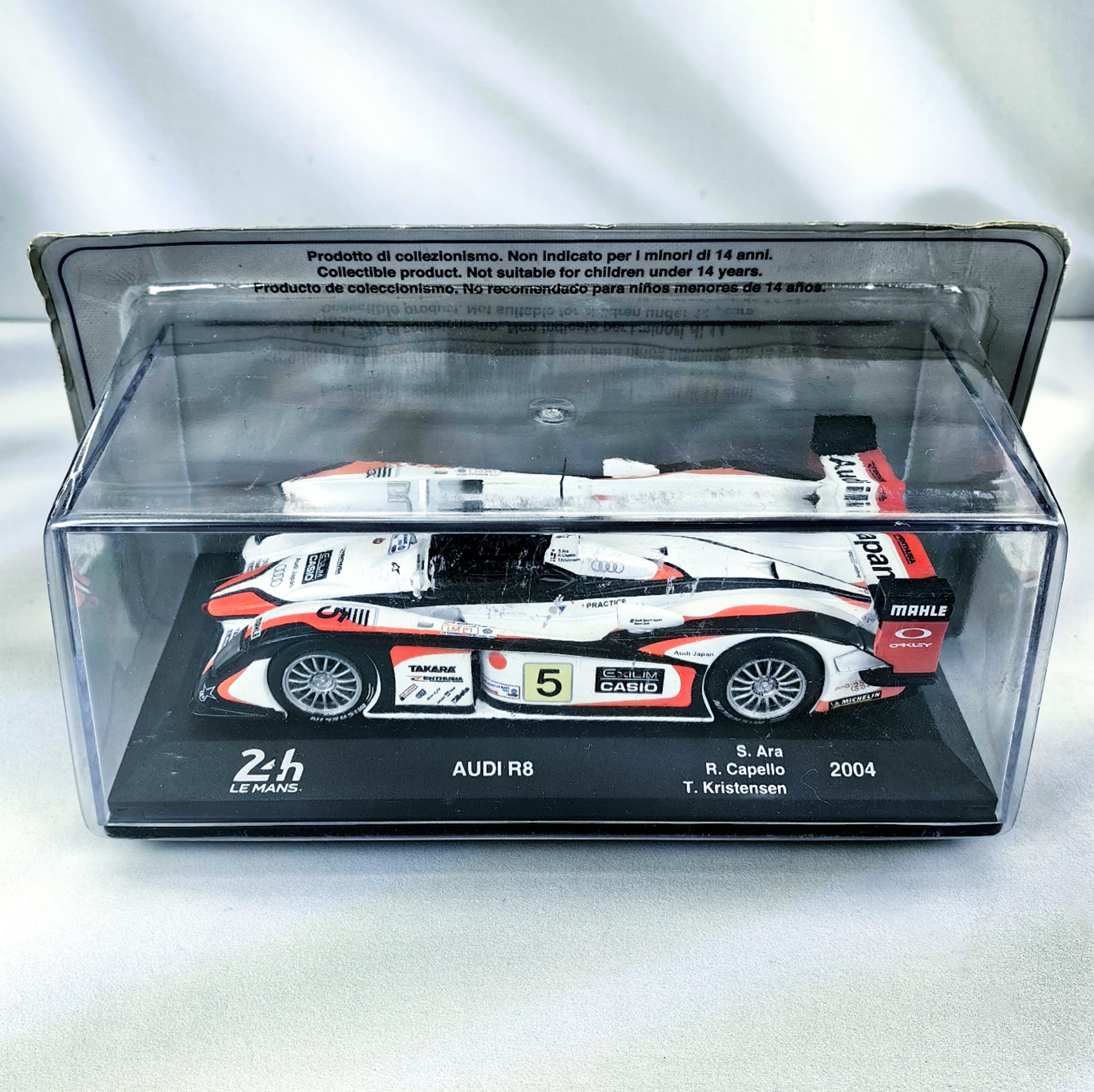 Audi R8 24H Lemans 2004 #5 Ara – Capello – Kristensen Caja Acrilica Altaya 1:43