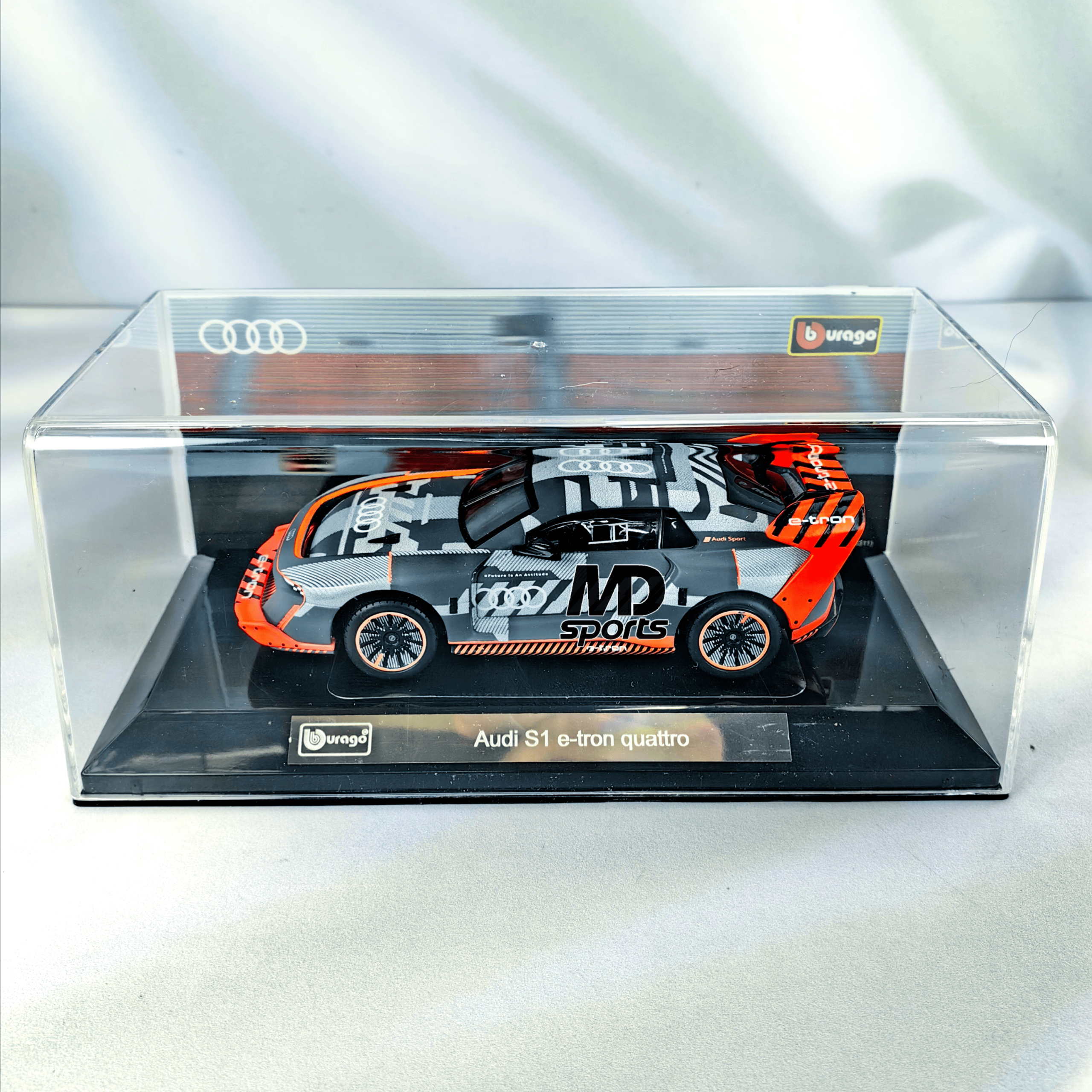 Audi S1 e-tron quattro Caja Acrilica Burago Race 1:43