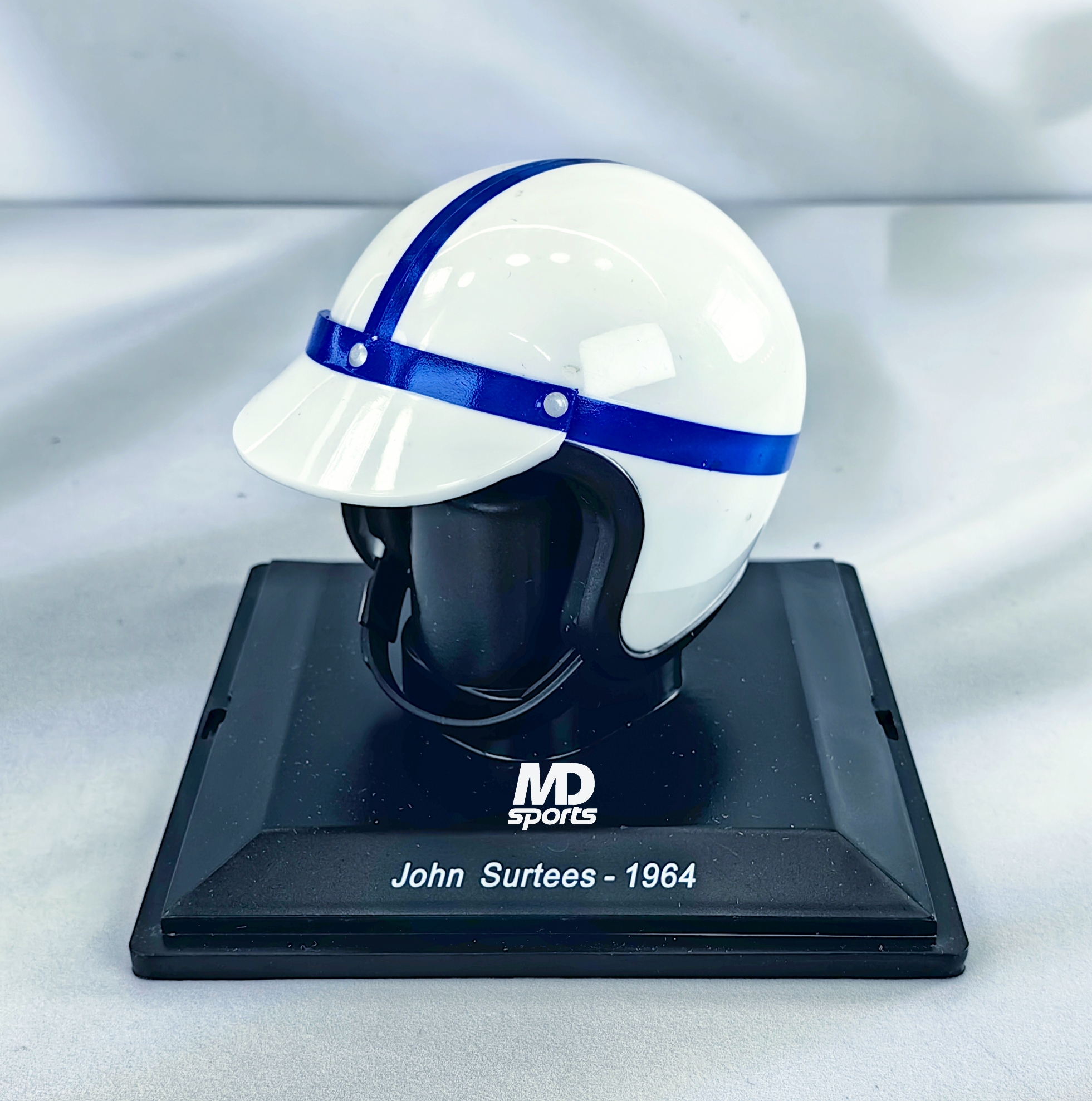 Casco Formula 1 John Surtees Ferrari 1964 Spark 1:5