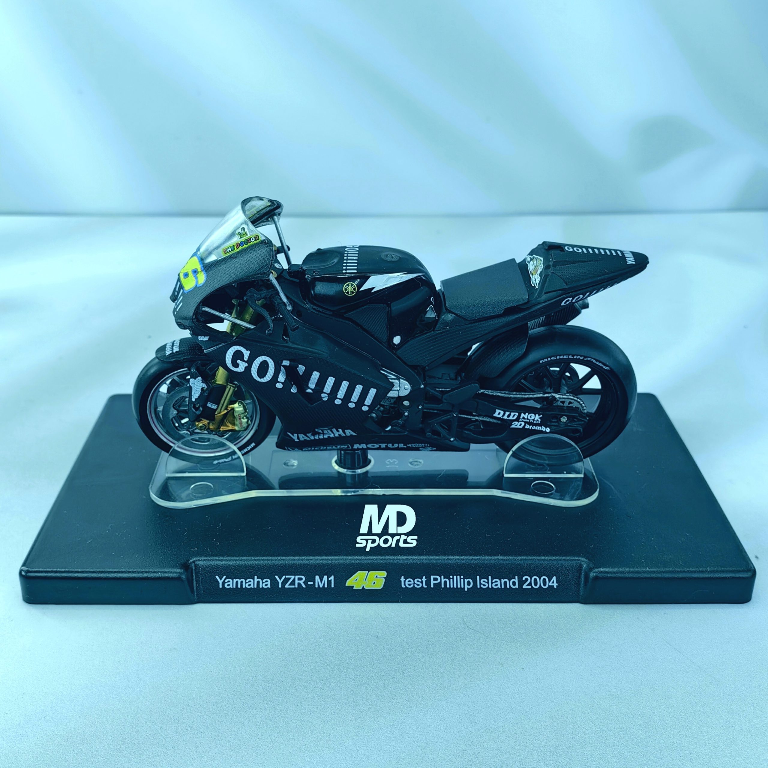 Moto GP Yamaha YZR-M1 2004 #46 Valentino Rossi 1:18