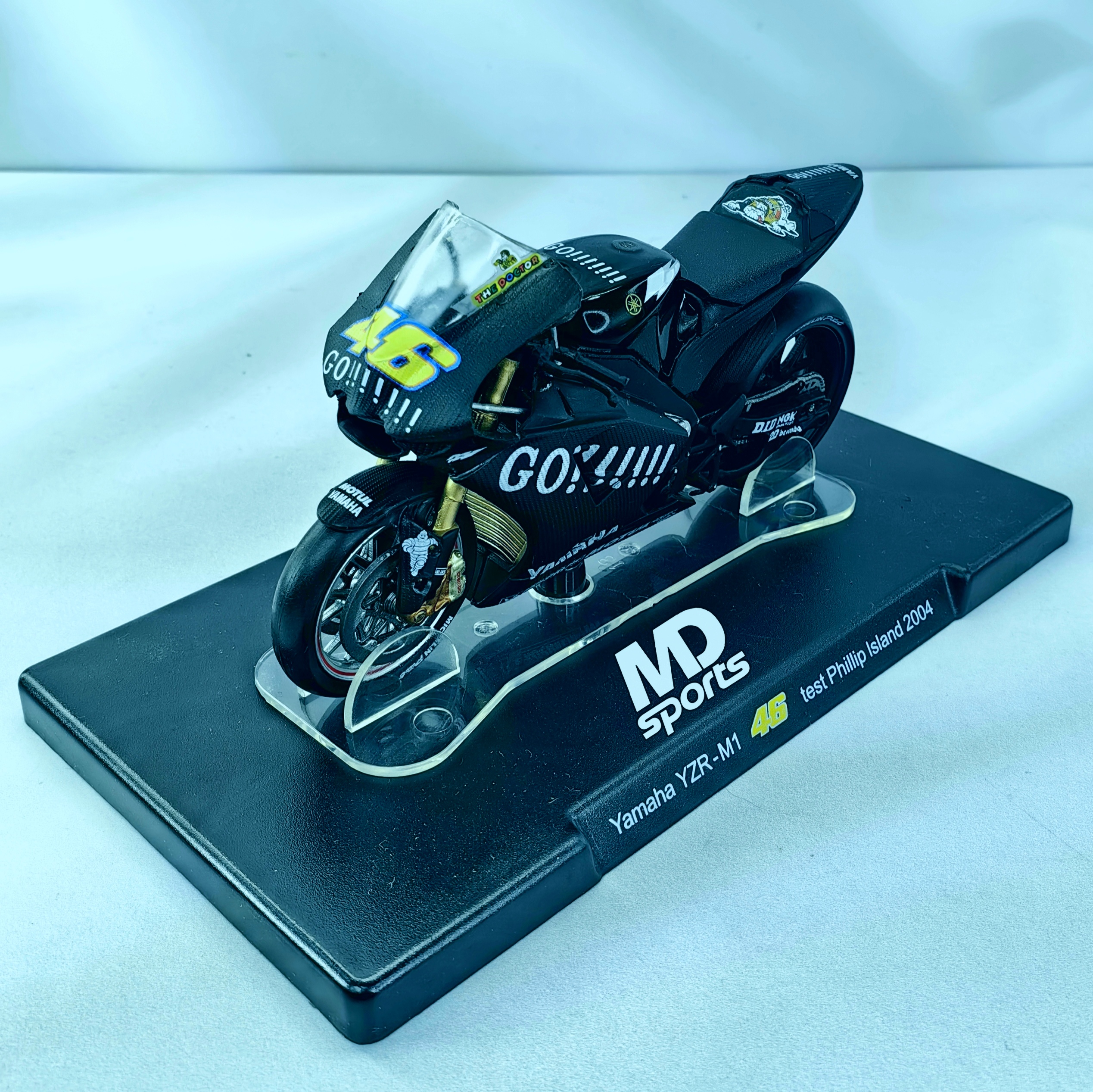 Moto GP Yamaha YZR-M1 2004 #46 Valentino Rossi 1:18