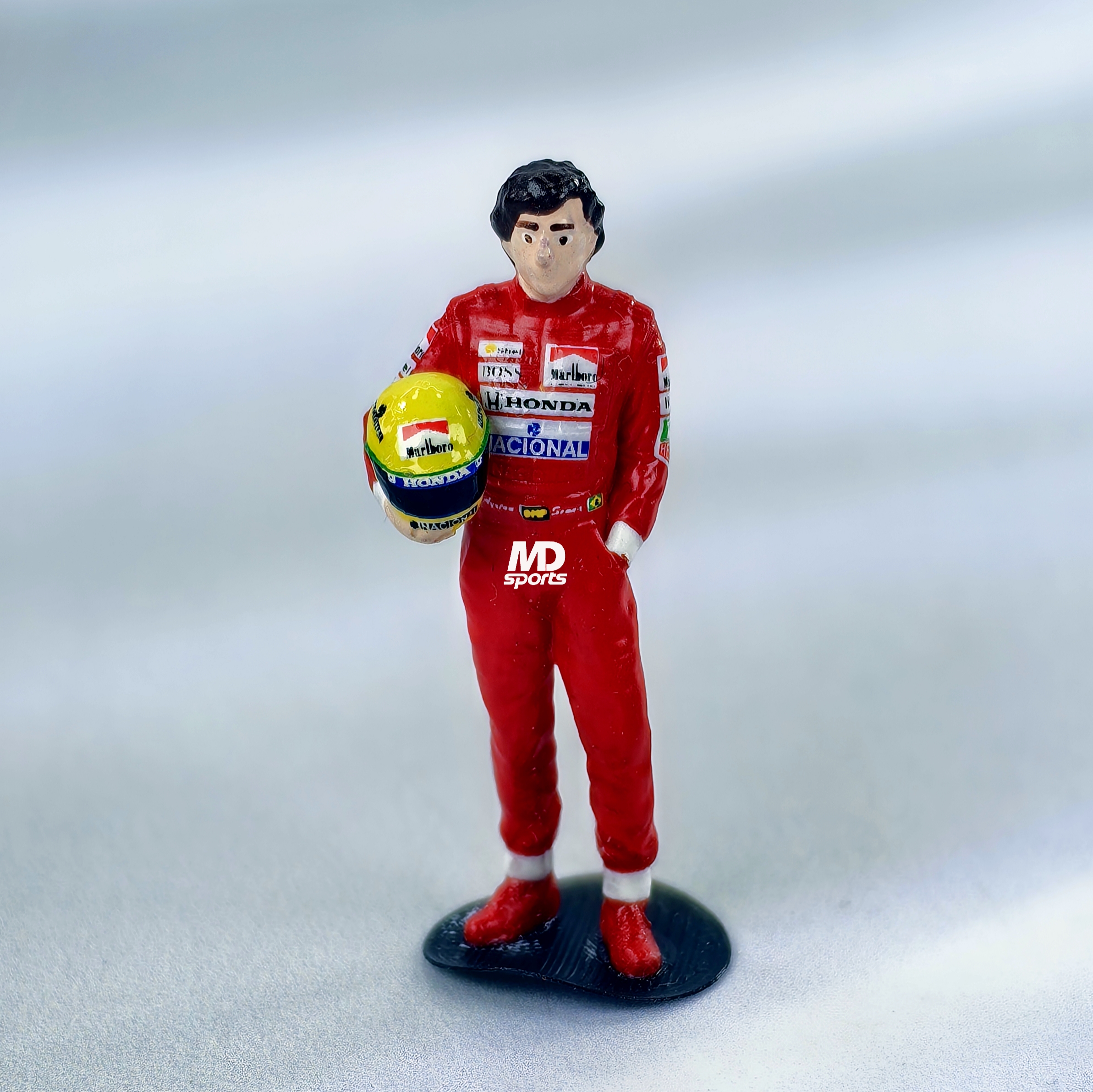 Figura Piloto Con Casco Ayrton Senna  Mclaren 1988 Cartrix 1:43