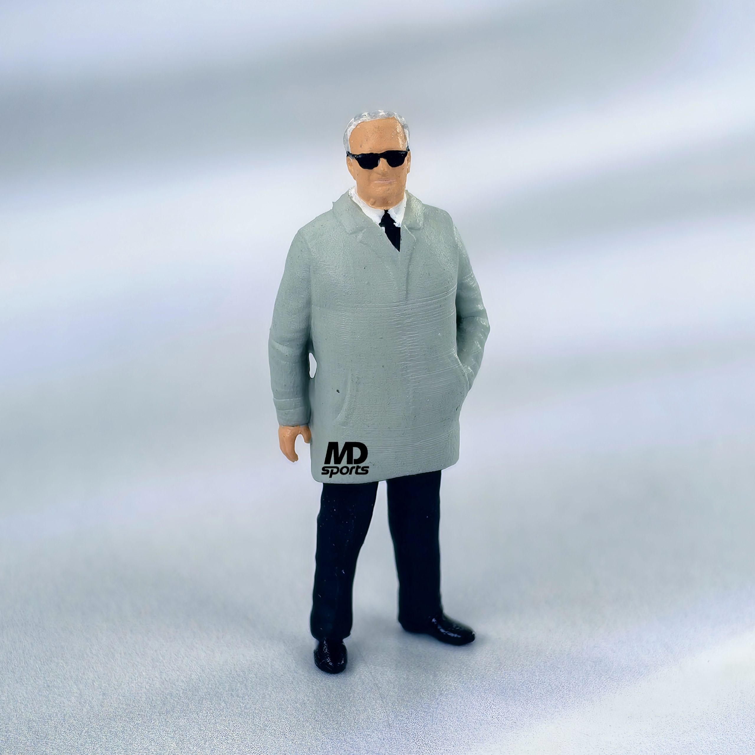 Figura Enzo Ferrari Cartrix 1:43