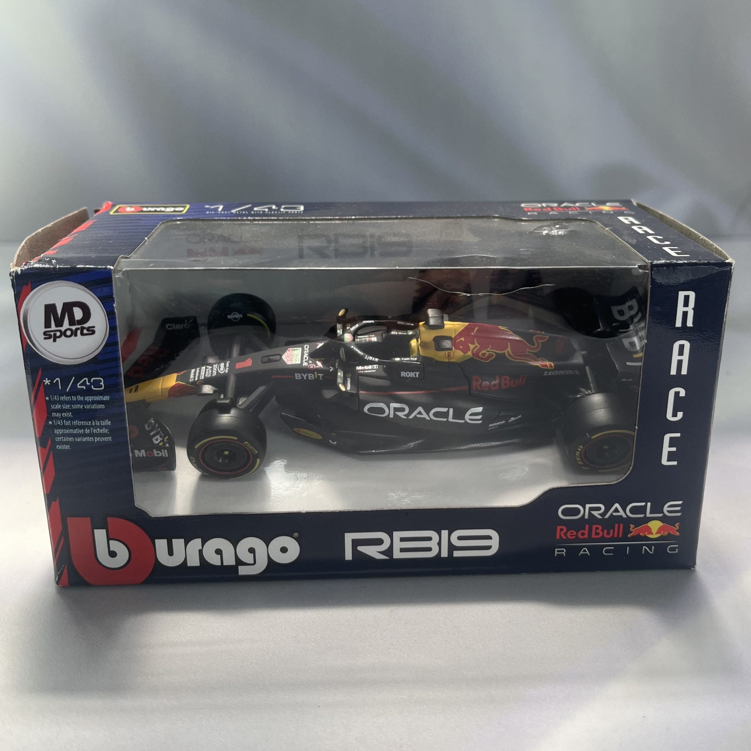 RedBull RB19 2023 #1 Max Verstappen Caja Normal Burago 1:43 (Producto con detalle)