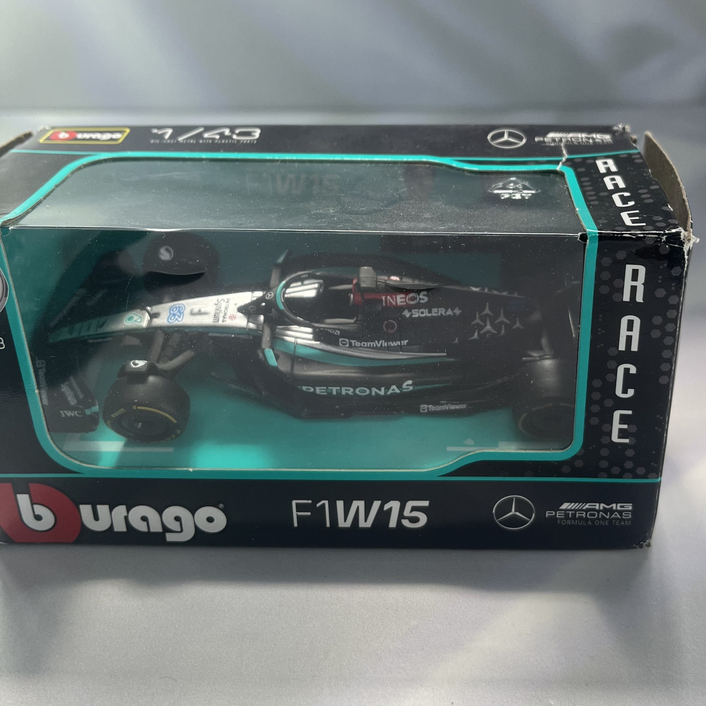 Mercedes W15 2024 #63 George Russell Caja Normal Burago 1:43 (Producto con detalle)