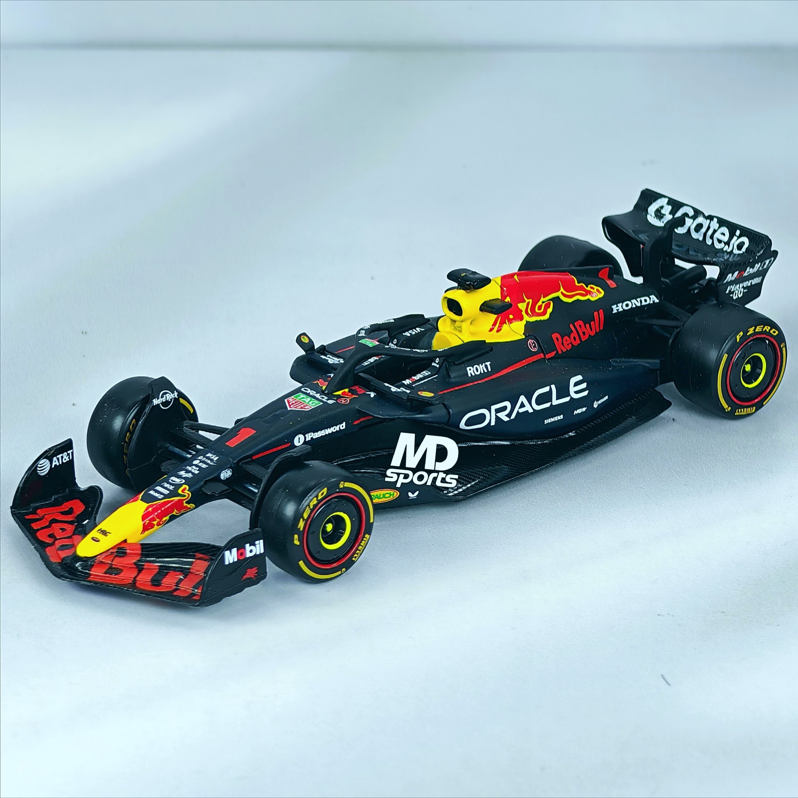 RedBull RB21 2025 #1 Max Verstappen Caja Normal Burago 1:43 - Imagen 4