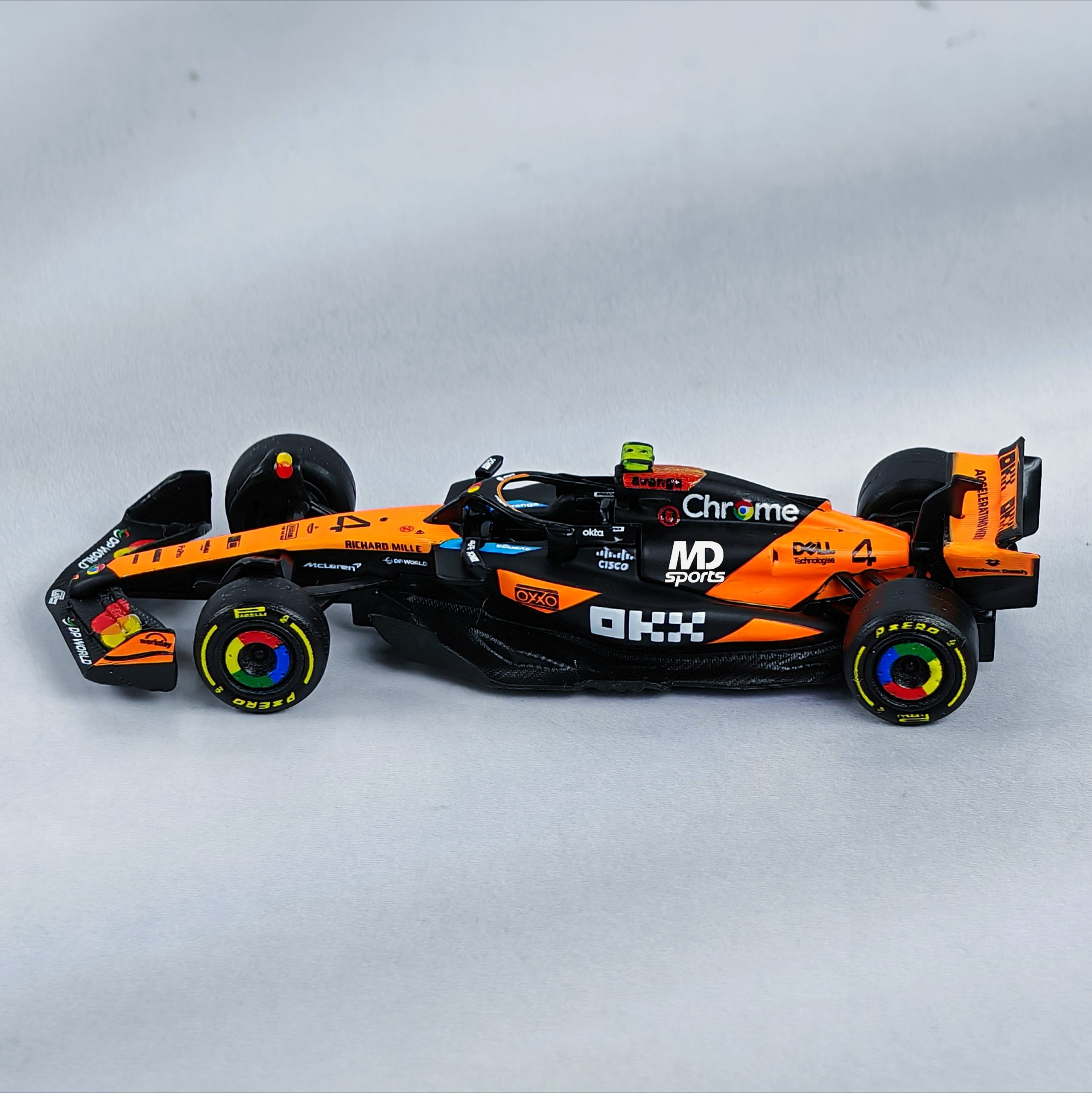 Mclaren MCL39 2025 #4 Lando Norris Caja Normal Burago 1:64 - Imagen 4