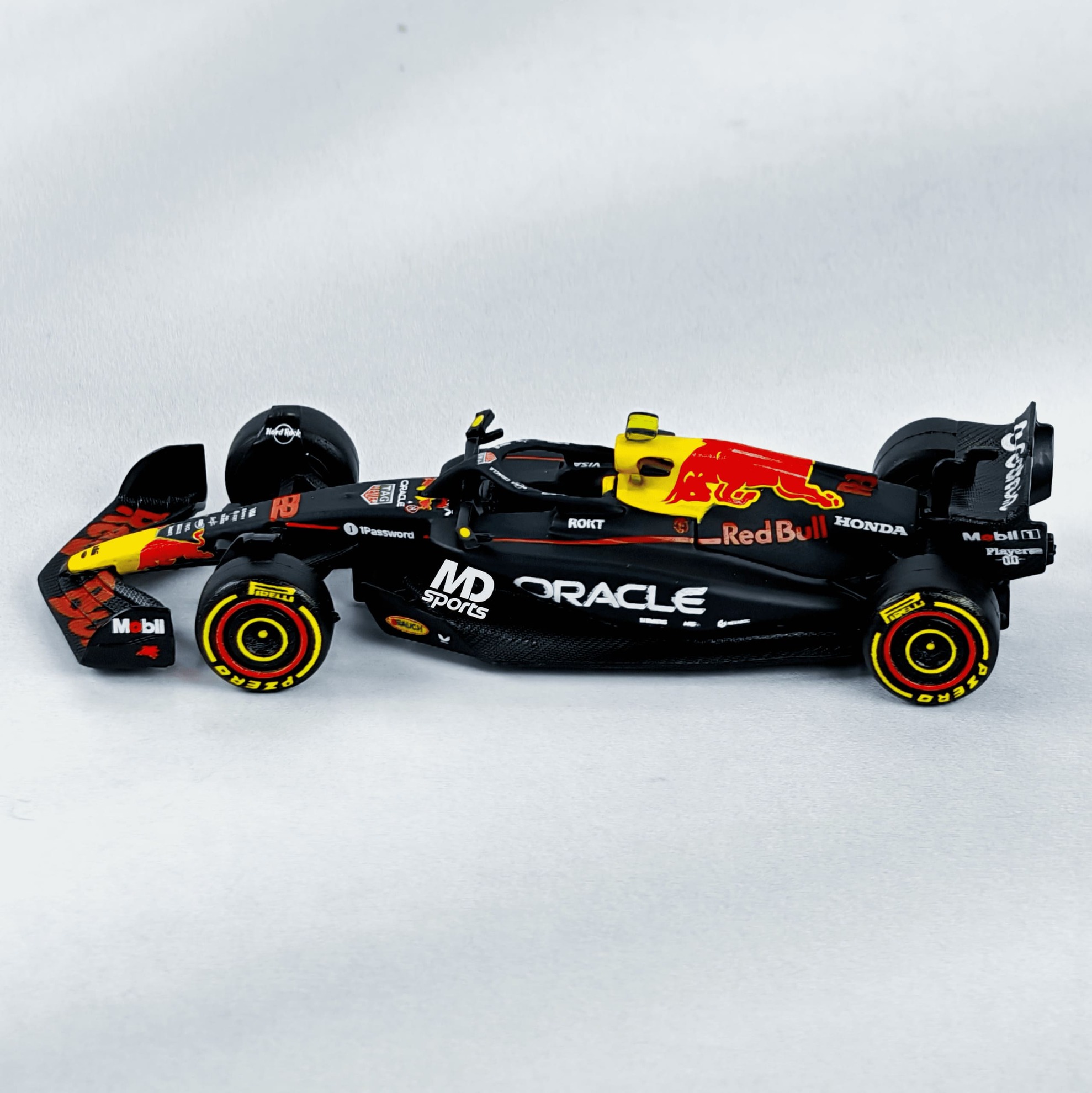 RedBull RB21 2025 #22 Yuki Tsunoda Caja Normal Burago 1:64