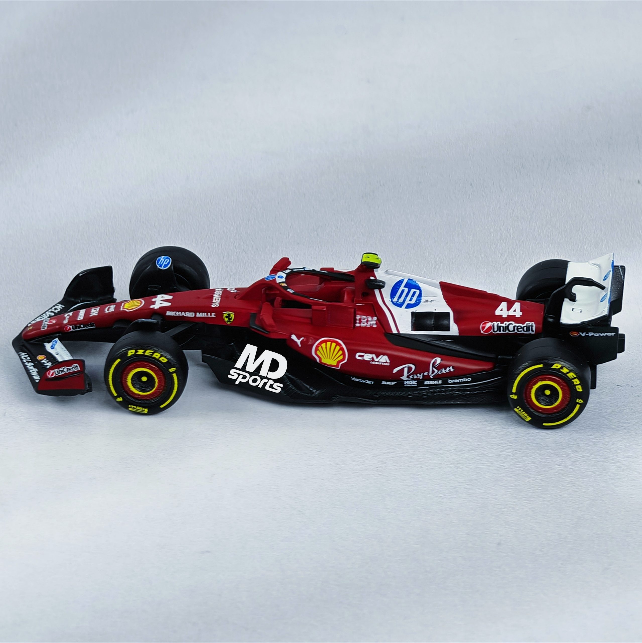 Ferrari SF-25 2025 #44 Lewis Hamilton Caja Normal Burago 1:64 - Imagen 4