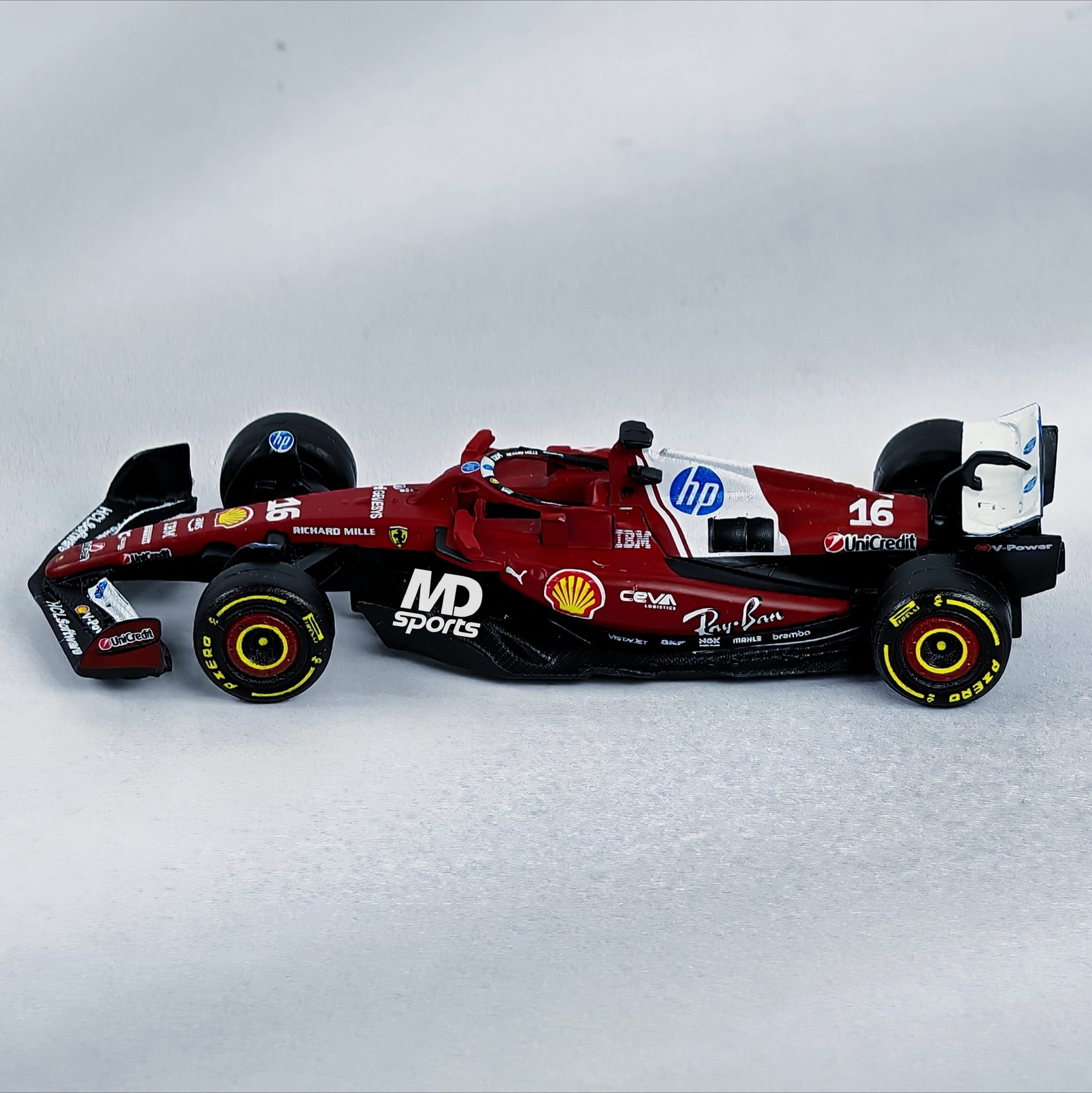 Ferrari SF-25 2025 #16 Charles Leclerc Caja Normal Burago 1:64 - Imagen 4