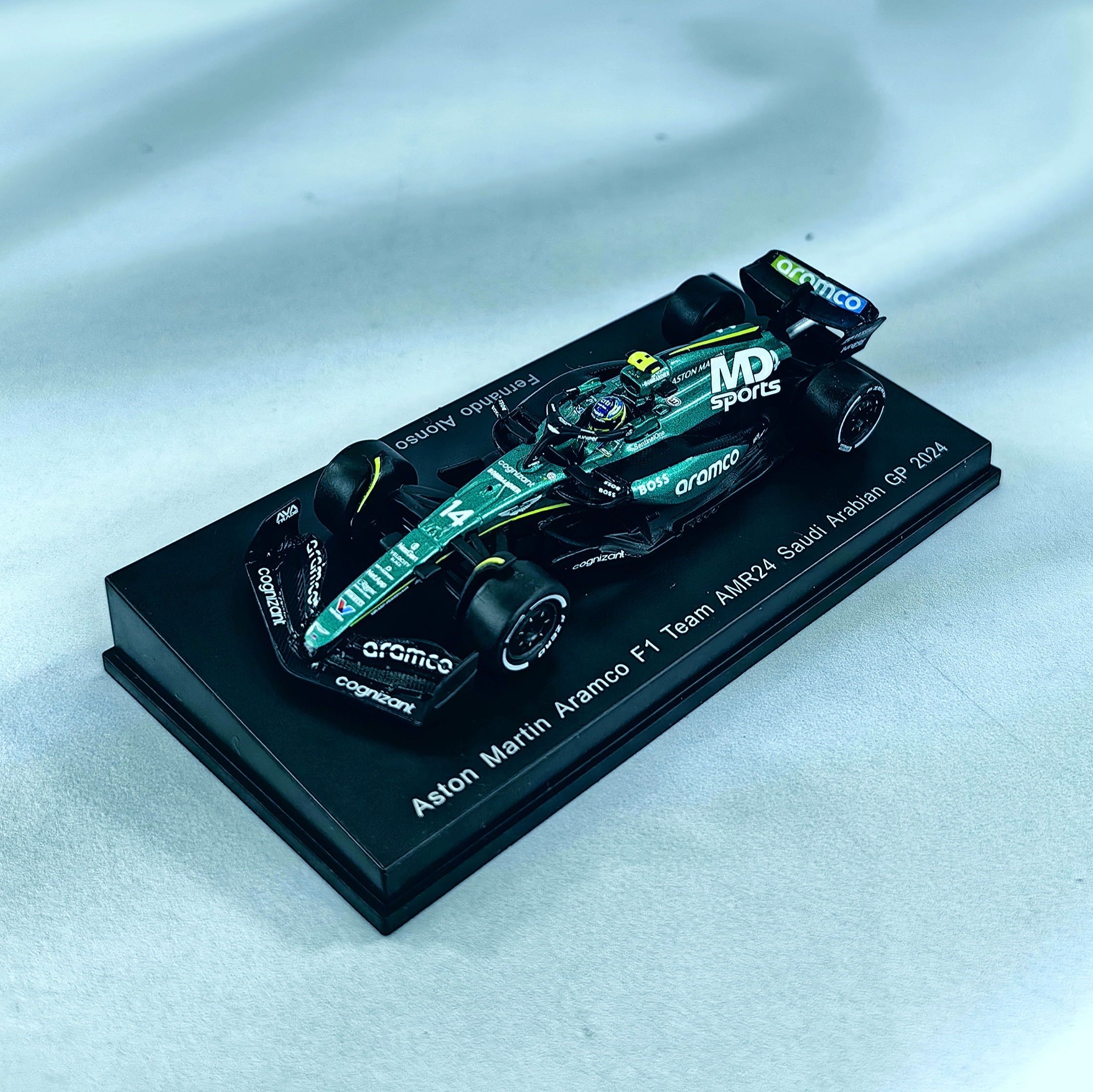 Aston Martin AMR24 GP Arabia Saudita 2024 #14 Fernando Alonso Caja Acrilica Spark 1:64