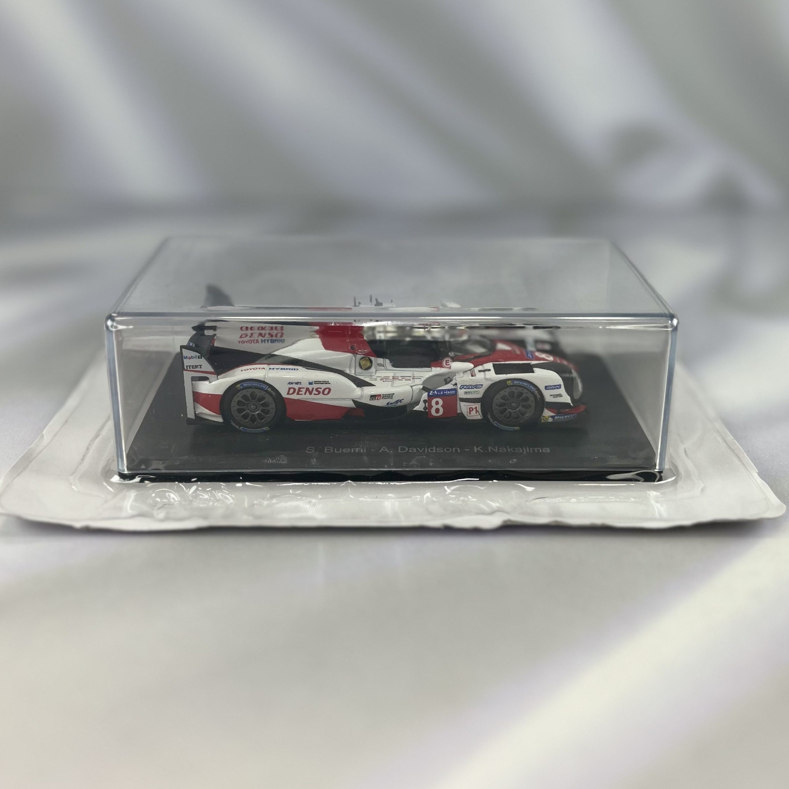 Toyota Gazoo TS050 LeMans 2017 #8 Buemi-Davidson-Nakajima Caja Acrilica Altaya 1:43
