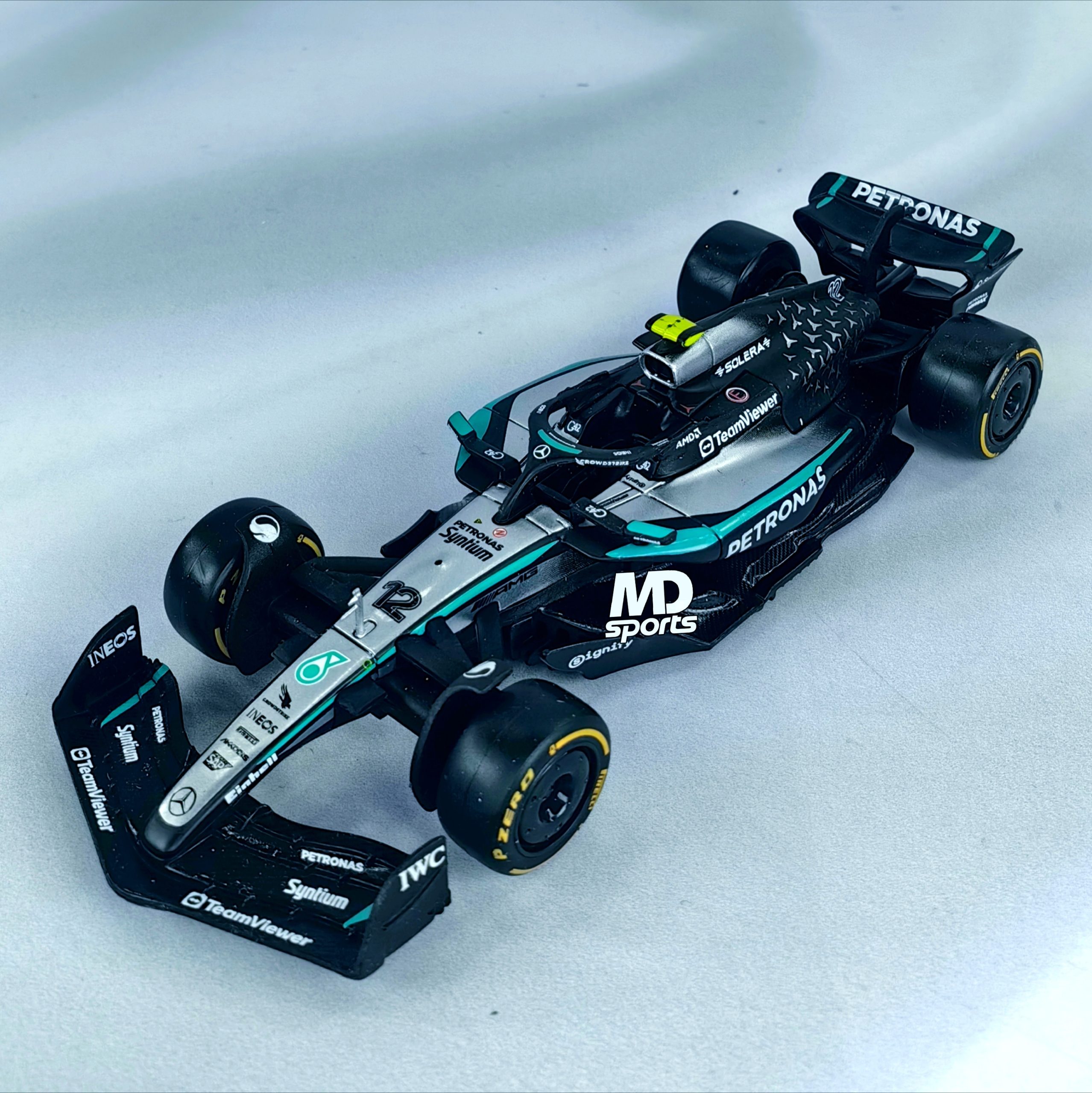 Mercedes W16 2025 #12 Kimi Antonelli Caja Normal Burago 1:43 - Imagen 4