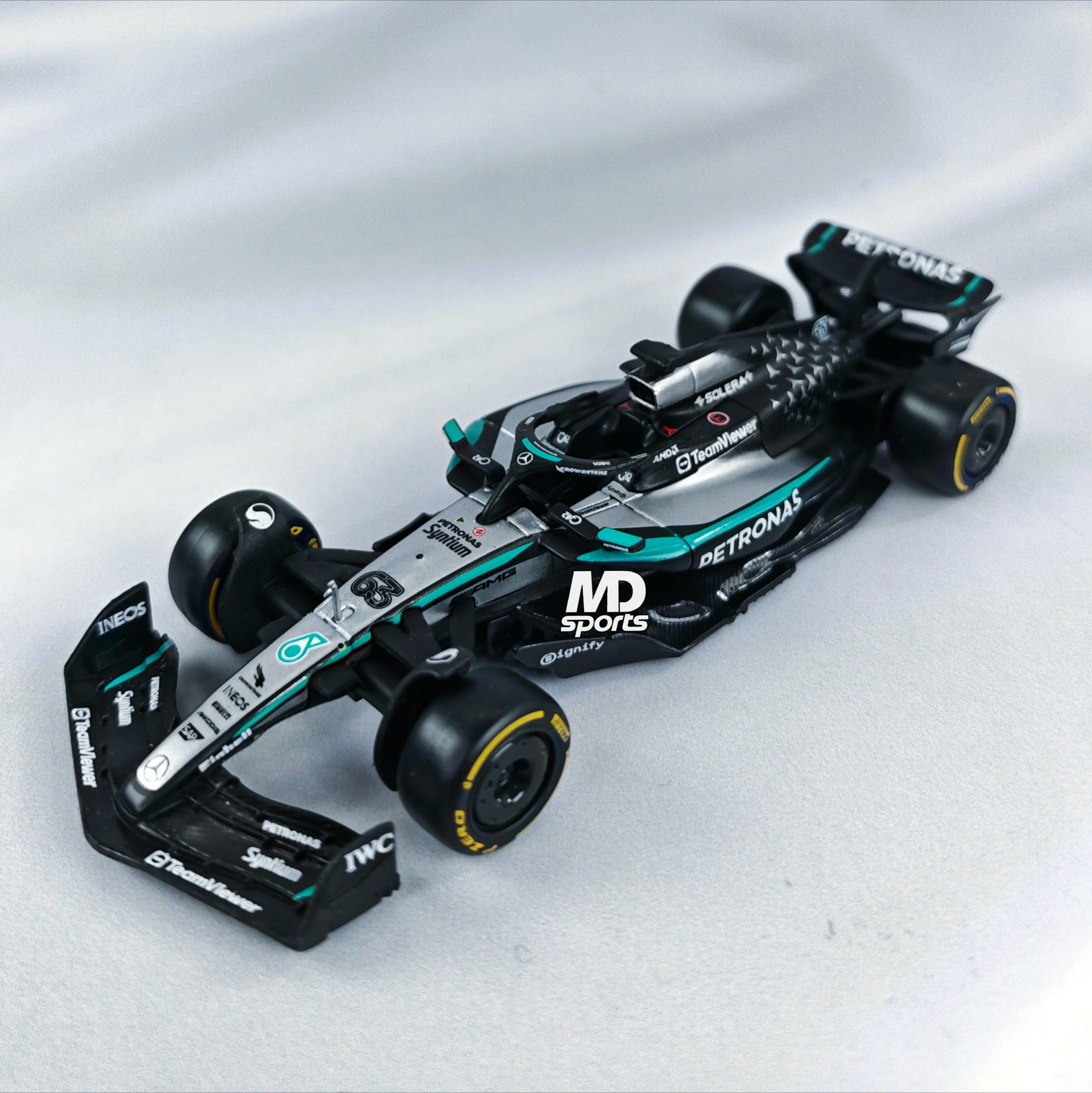 Mercedes W16 2025 #63 George Russell Caja Normal Burago 1:43 - Imagen 4