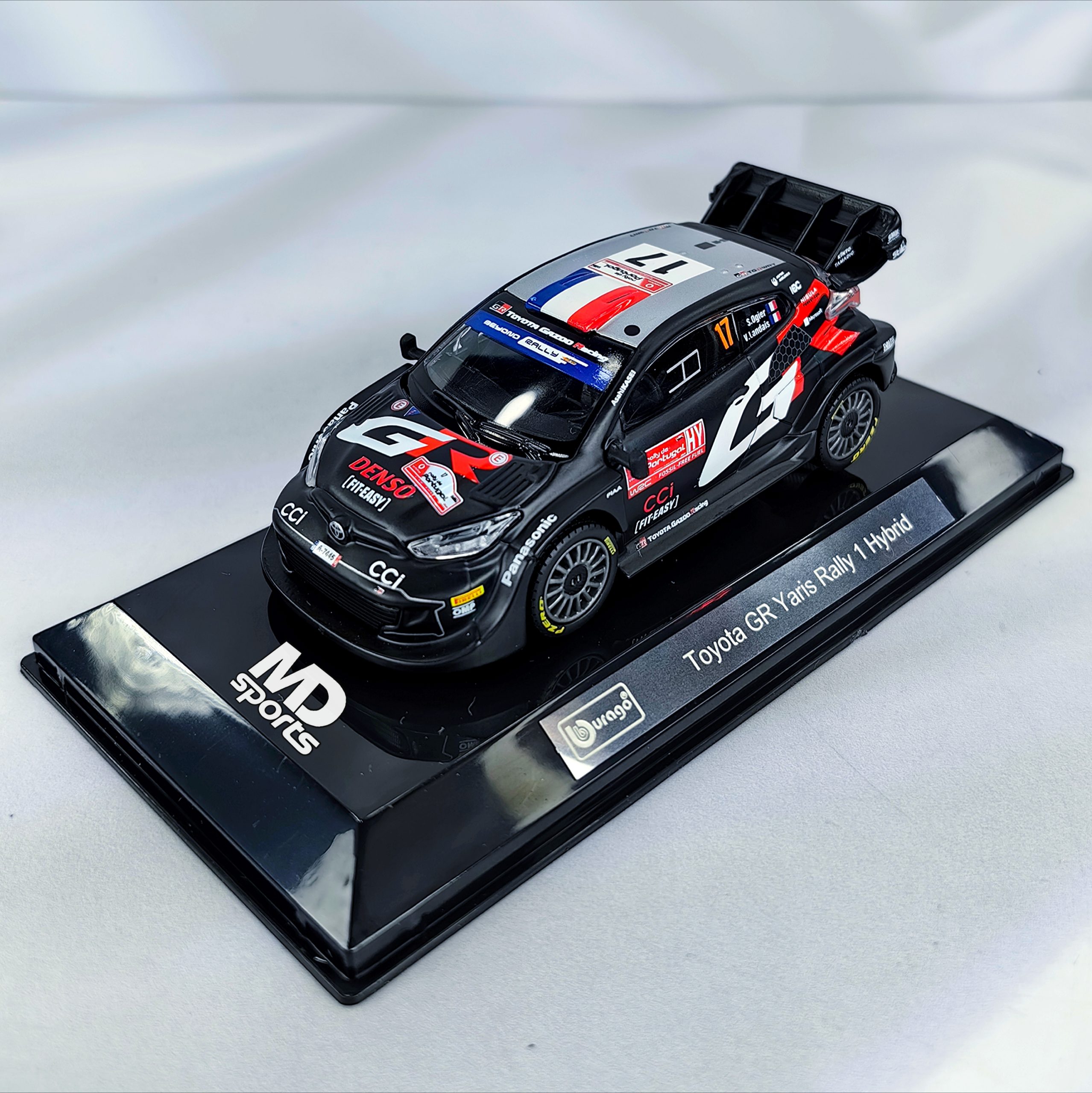 Toyota GR Yaris Rally 1 Hybrid #17 Ogier 2024 Caja Acrilica Burago 1:43 - Imagen 3
