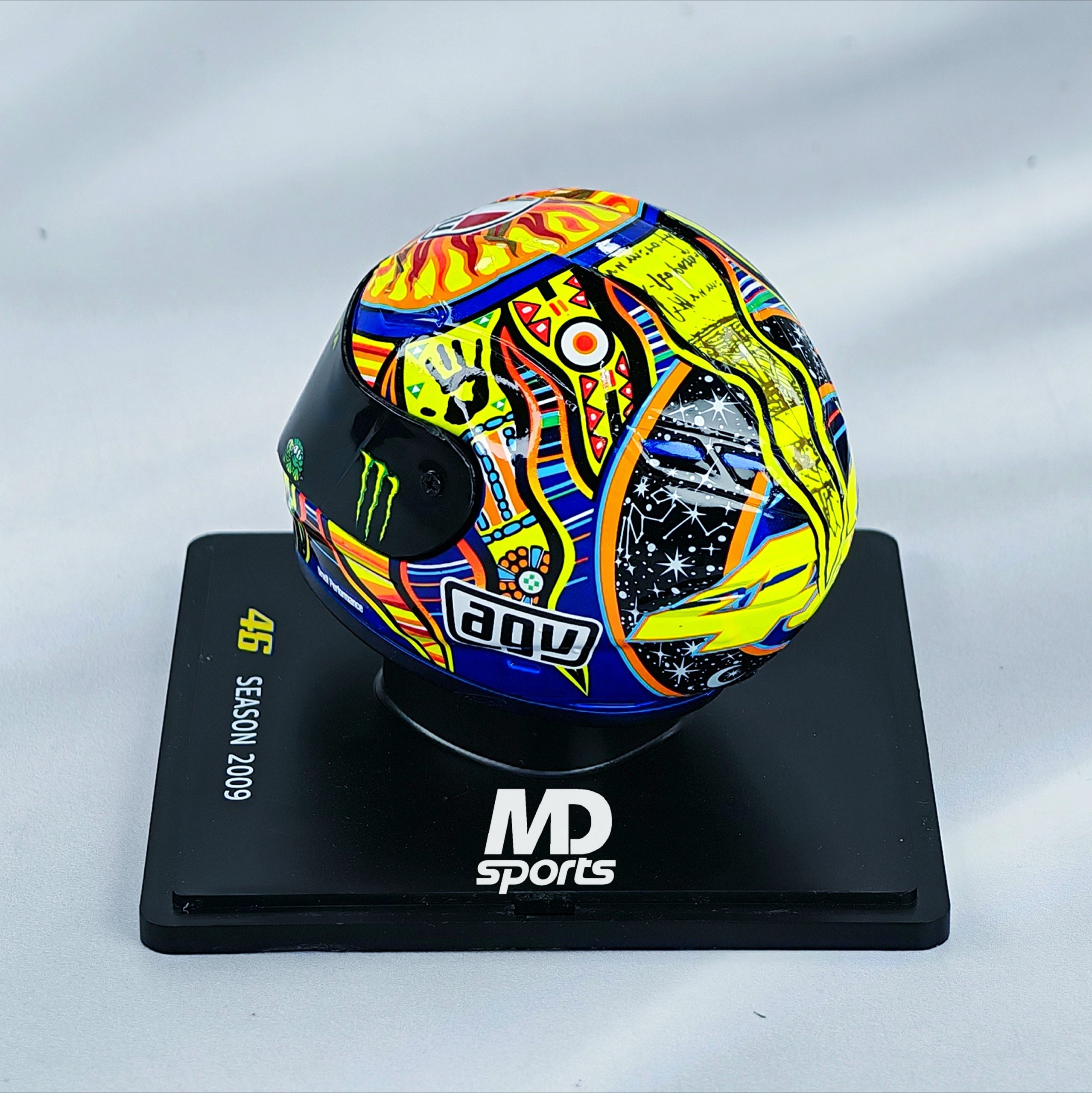 Casco Valentino Rossi #46 MotoGP Campeón Mundial 2009 Spark 1:5 - Imagen 4