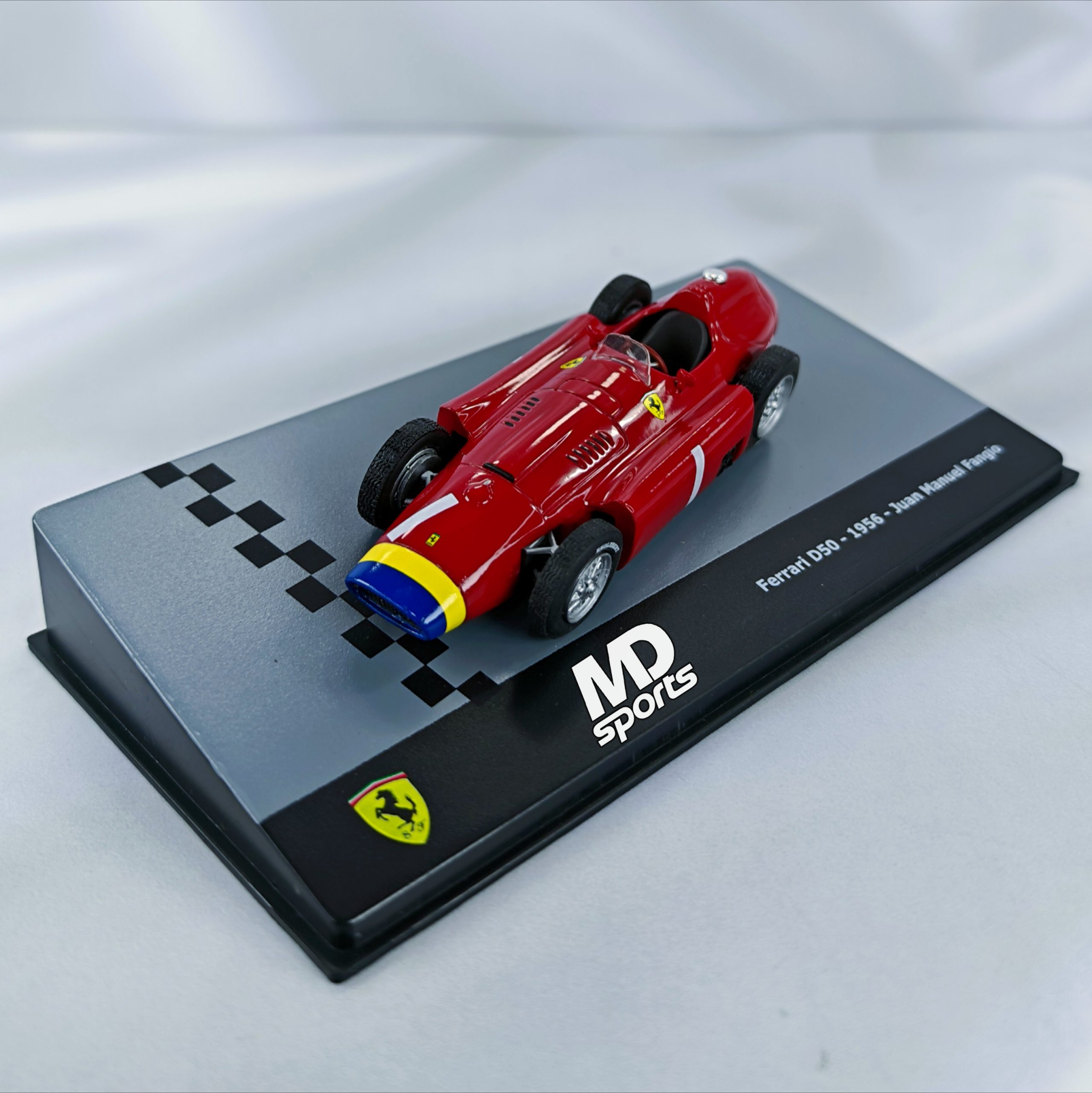 Ferrari D50 1956 #1 Juan Manuel Fangio Caja Acrilica IXO 1:43