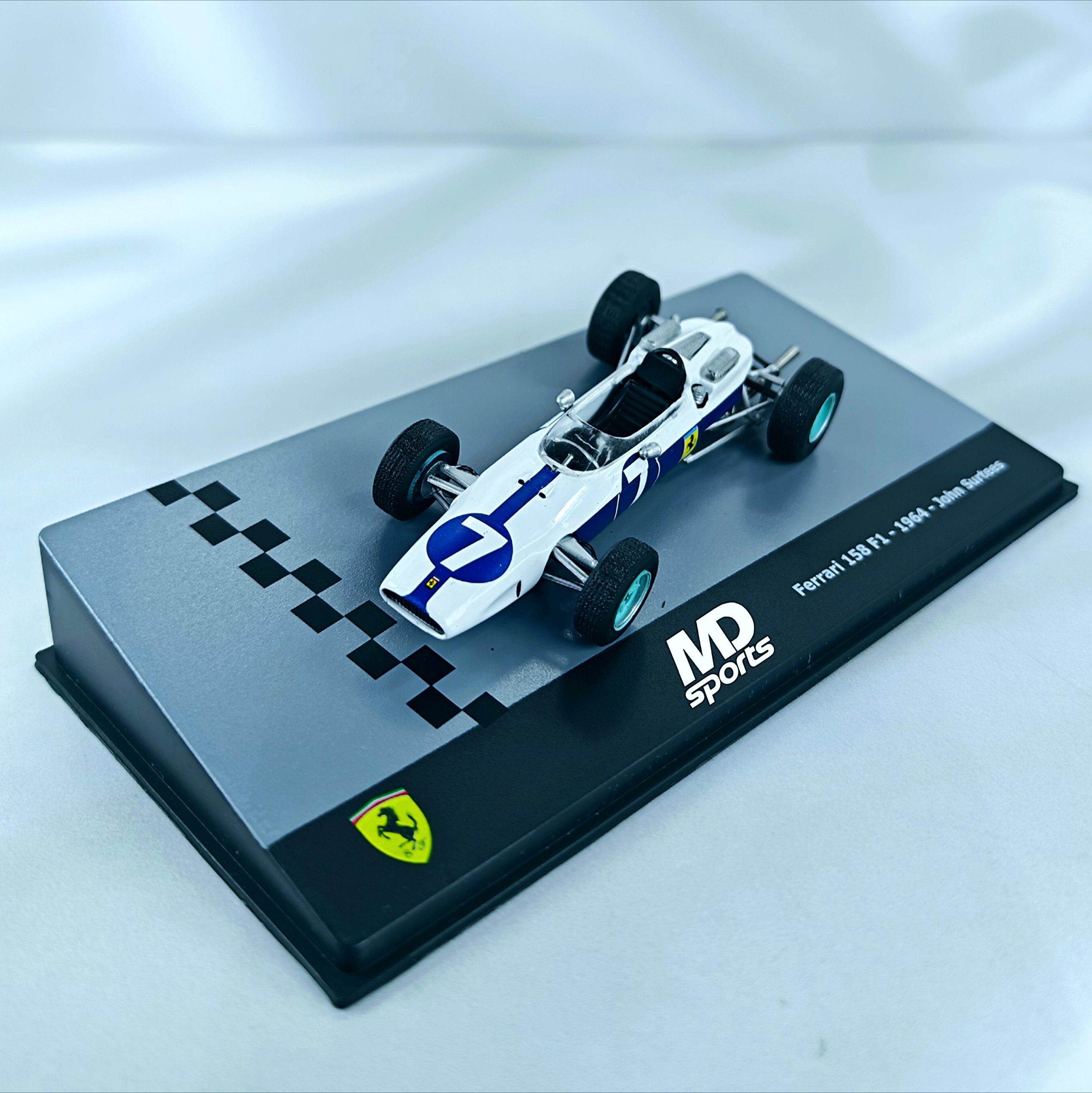 Ferrari 158 F1 1964 #7 John Surtees Caja Acrilica IXO 1:43