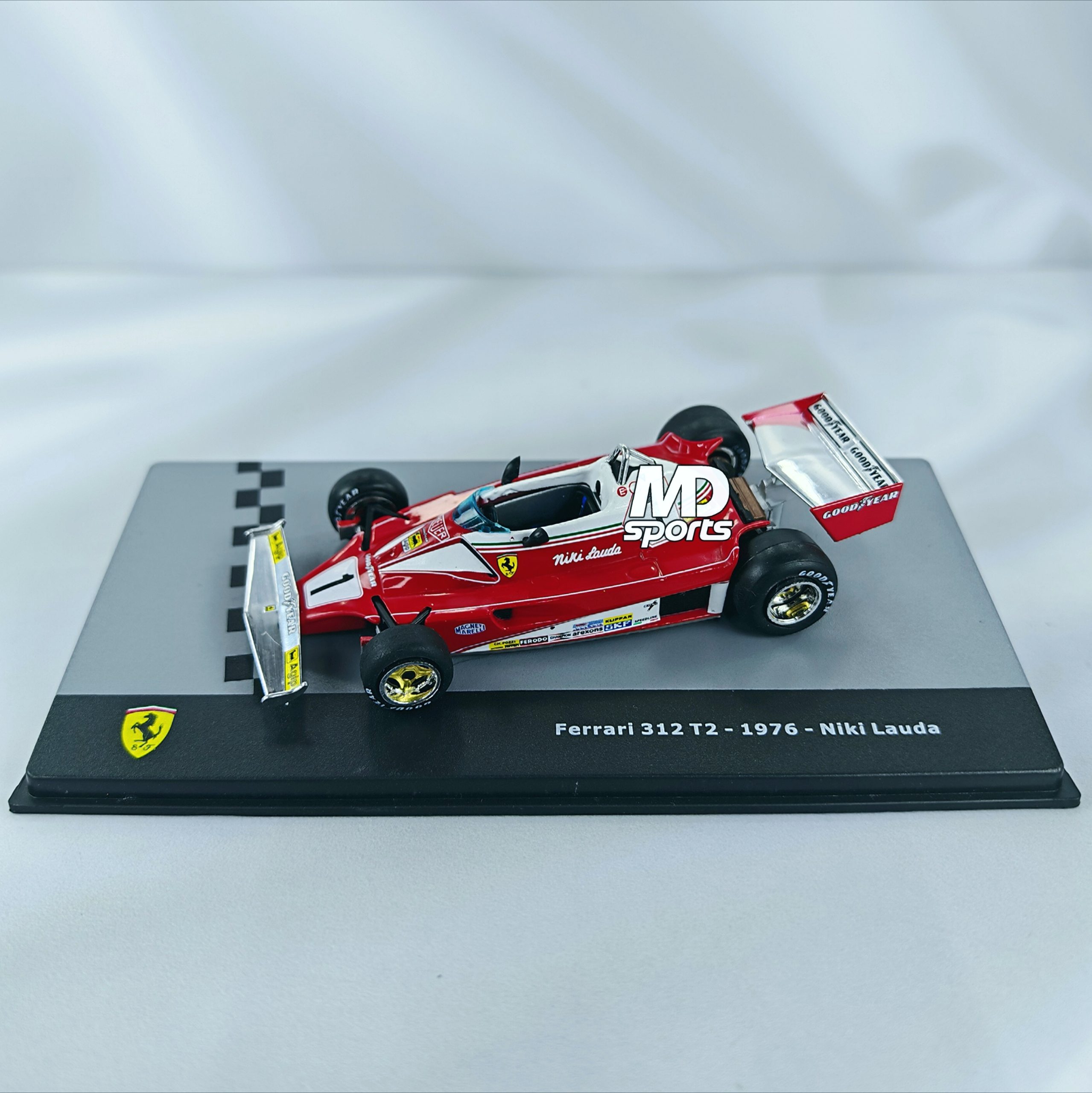 Ferrari 312 T2 1976 #1 Niki Lauda Caja Acrilica IXO 1:43 - Imagen 3