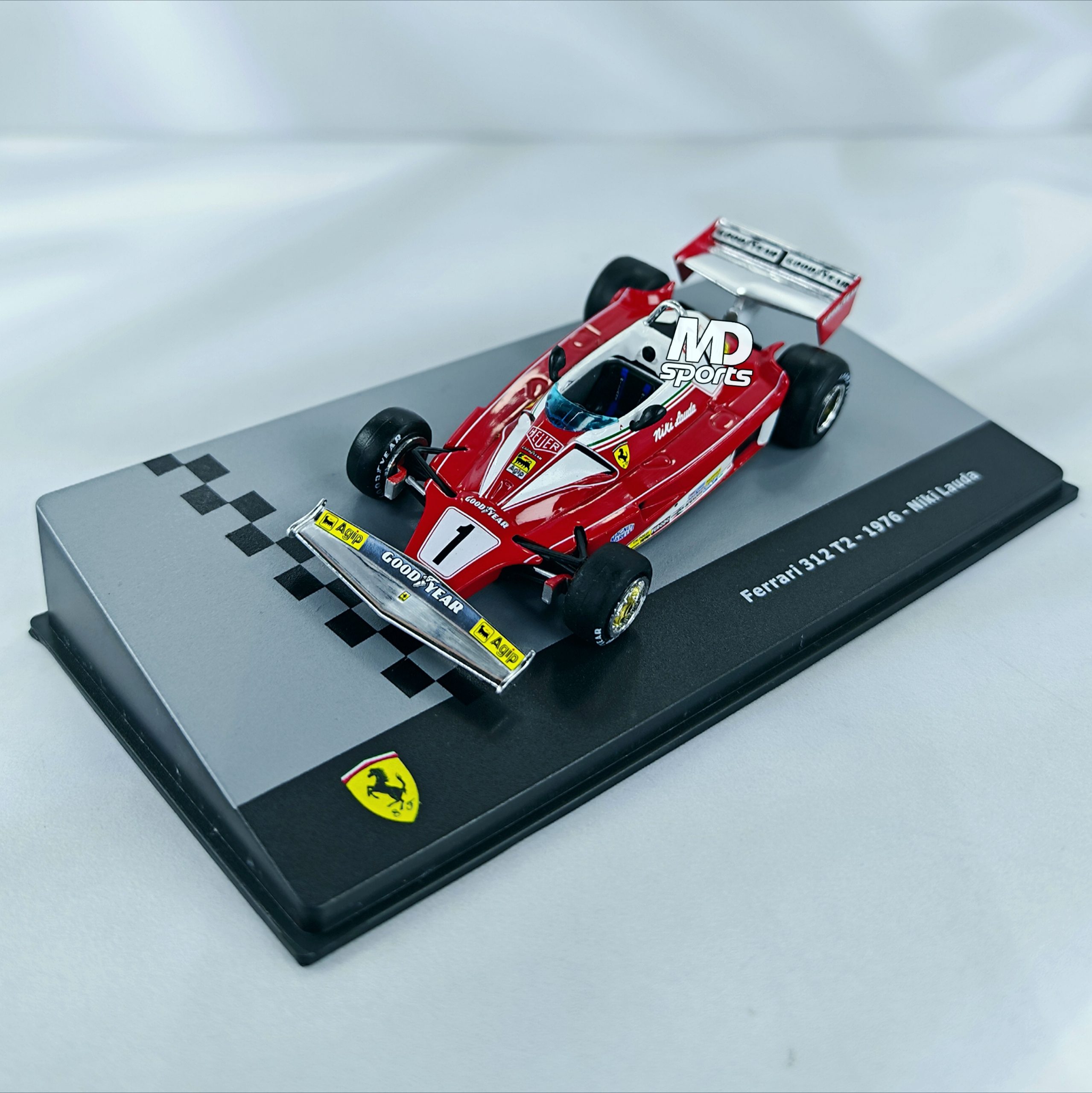Ferrari 312 T2 1976 #1 Niki Lauda Caja Acrilica IXO 1:43