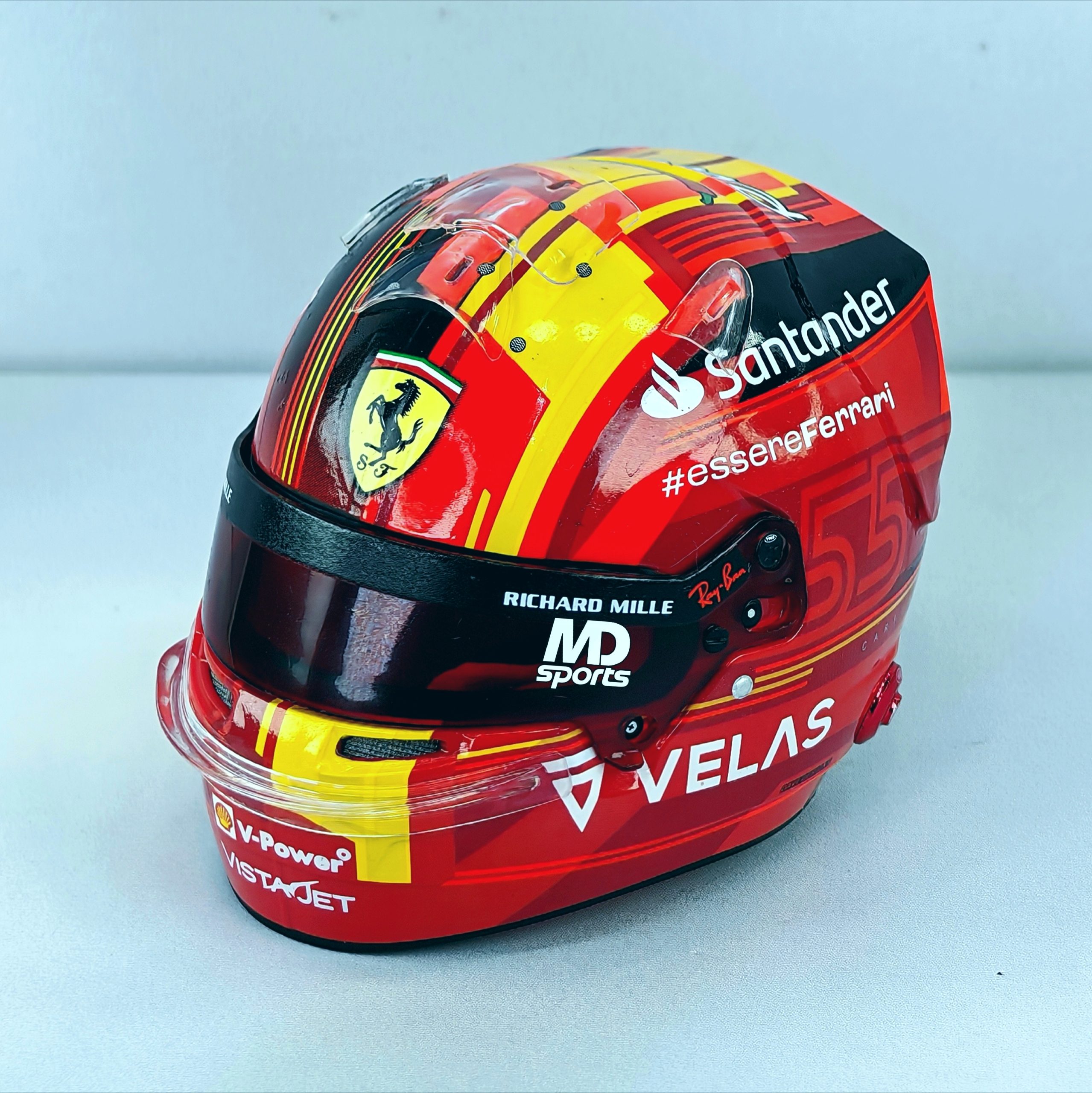 Casco Formula 1 Carlos Sainz Ferrari 2022 GP España Spark 1:5 - Imagen 5