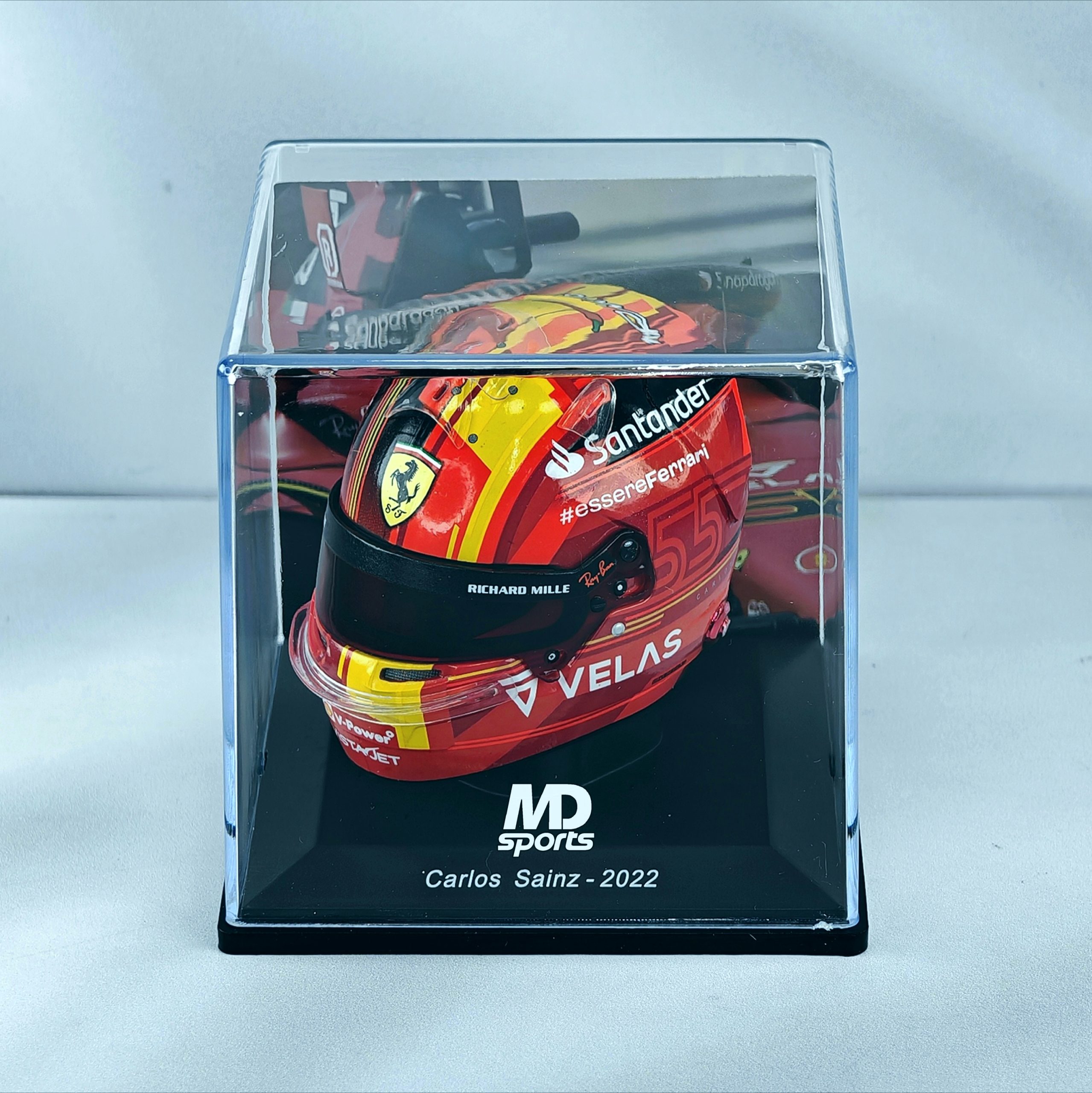 Casco Formula 1 Carlos Sainz Ferrari 2022 GP España Spark 1:5 - Imagen 4