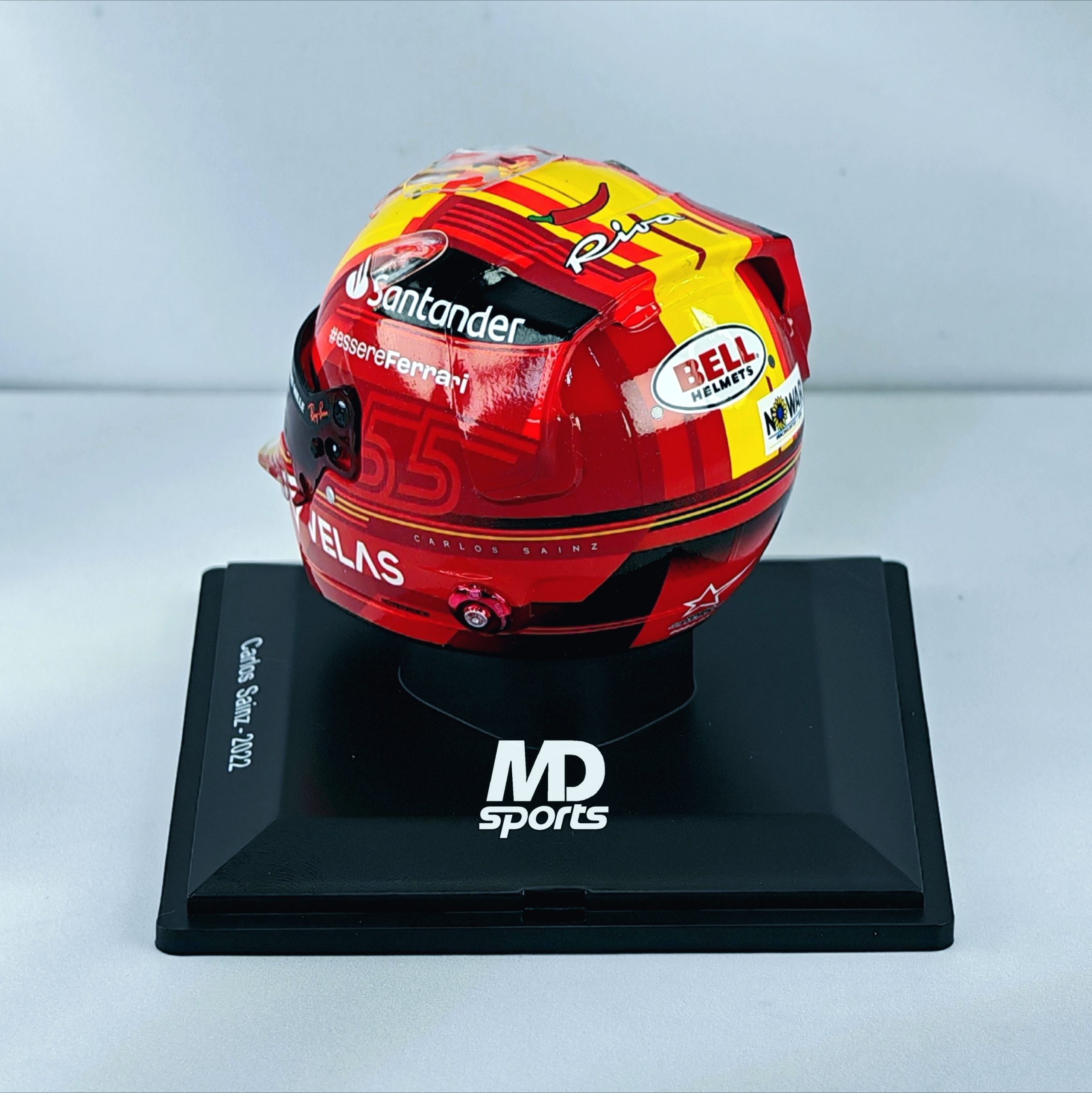 Casco Formula 1 Carlos Sainz Ferrari 2022 GP España Spark 1:5 - Imagen 3