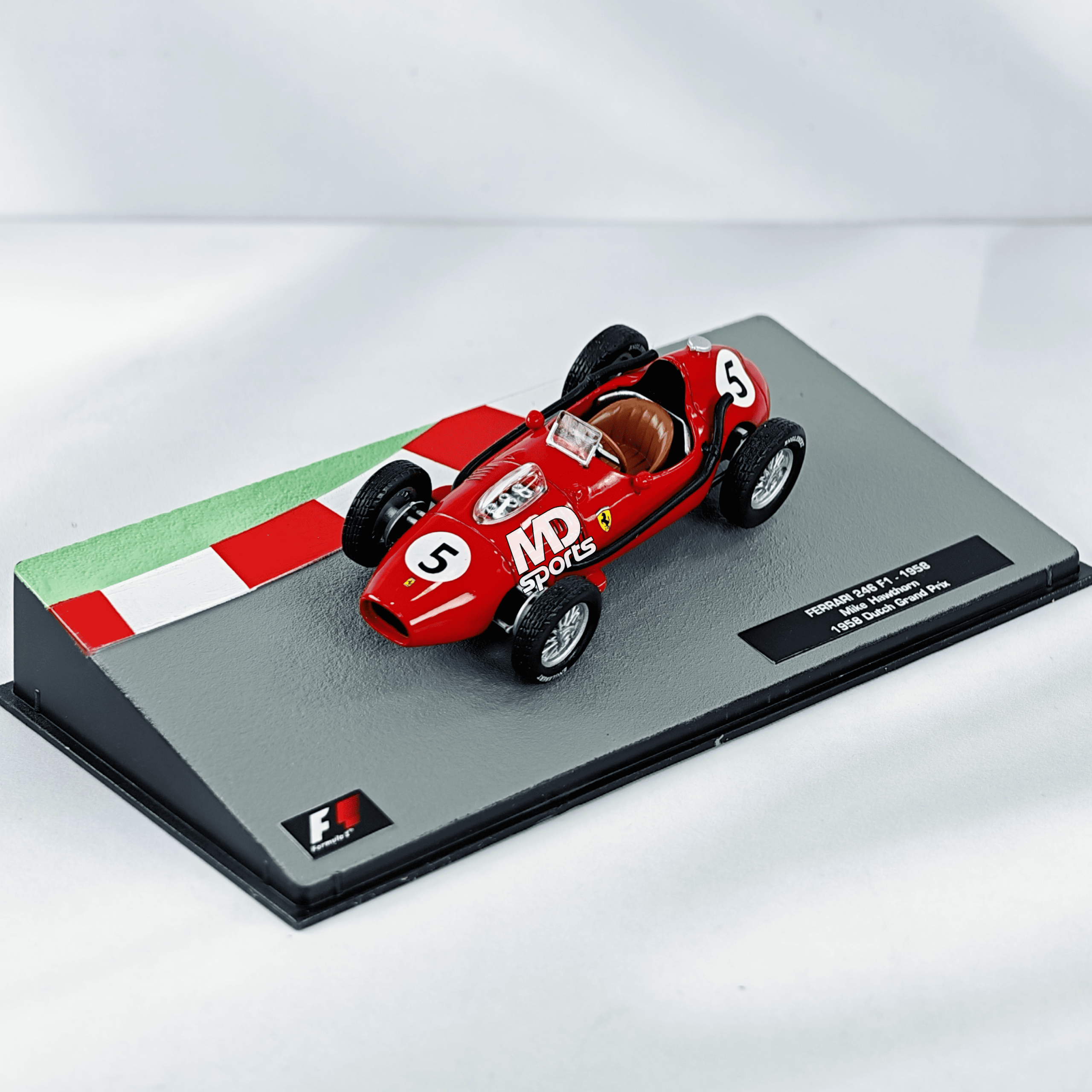Ferrari 246 F1 1958 #5 Mike Hawthorn Caja Acrilica Altaya 1:43 - Imagen 3