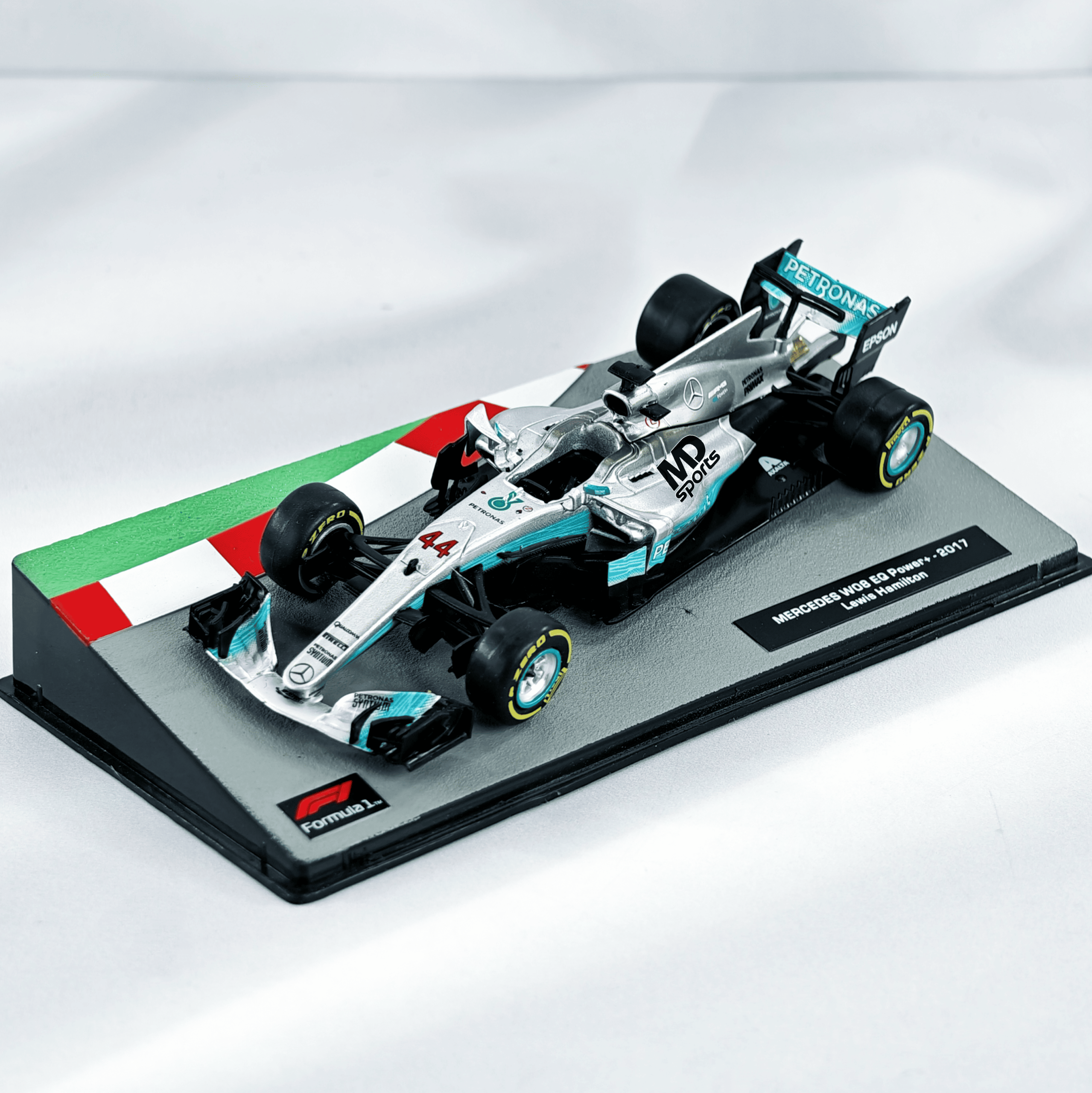 Mercedes W08 EQ Power+ 2017 #44 Lewis Hamilton Caja Acrilica Altaya 1:43