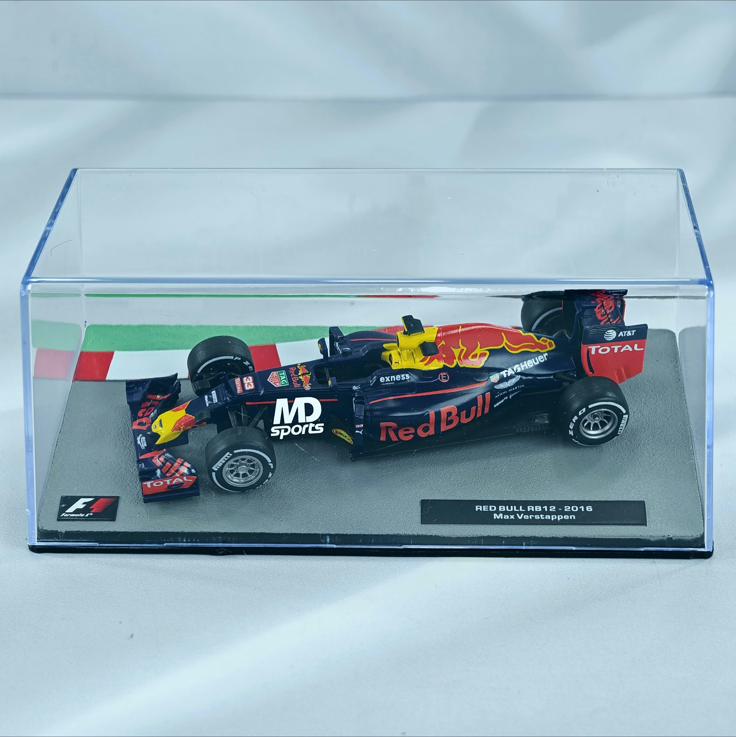 Redbull RB12 2016 #33 Max Verstappen Caja Acrilica Altaya 1:43