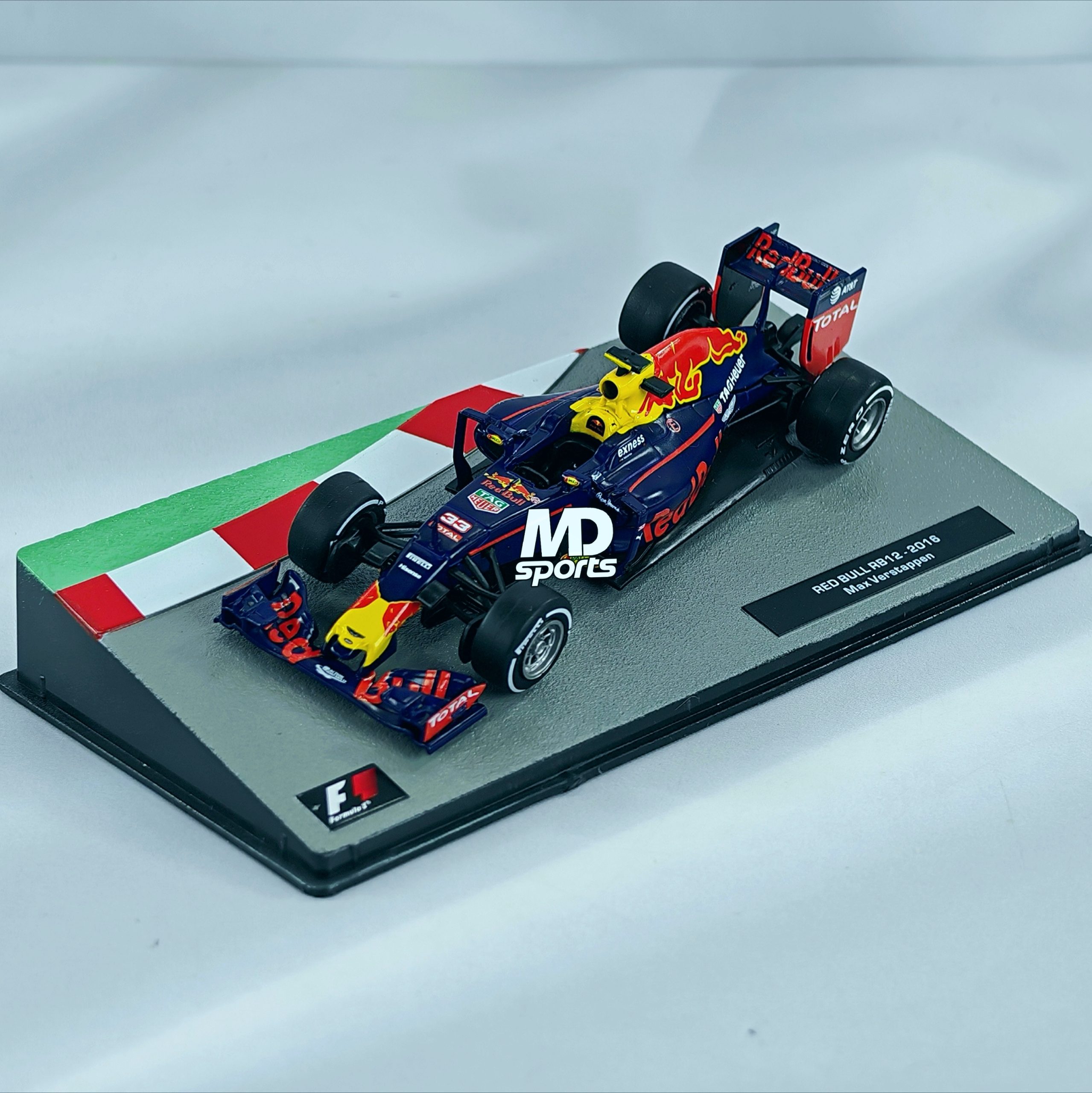 Redbull RB12 2016 #33 Max Verstappen Caja Acrilica Altaya 1:43