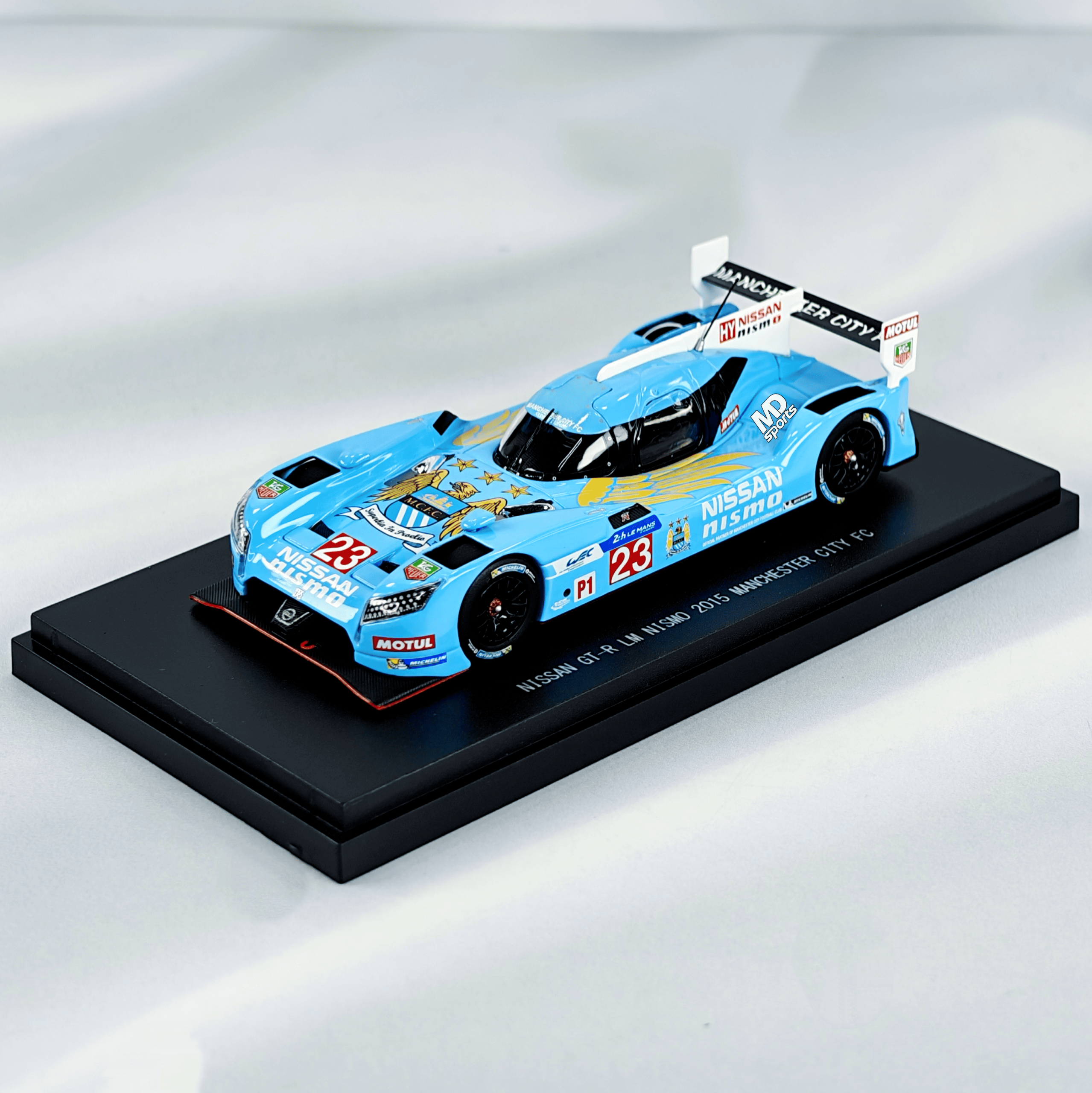 Nissan GTR LM Nismo Manchester City FC 2015 #23 Jann Mardenborough Caja Acrilica Ebbro 1:43 - Imagen 4