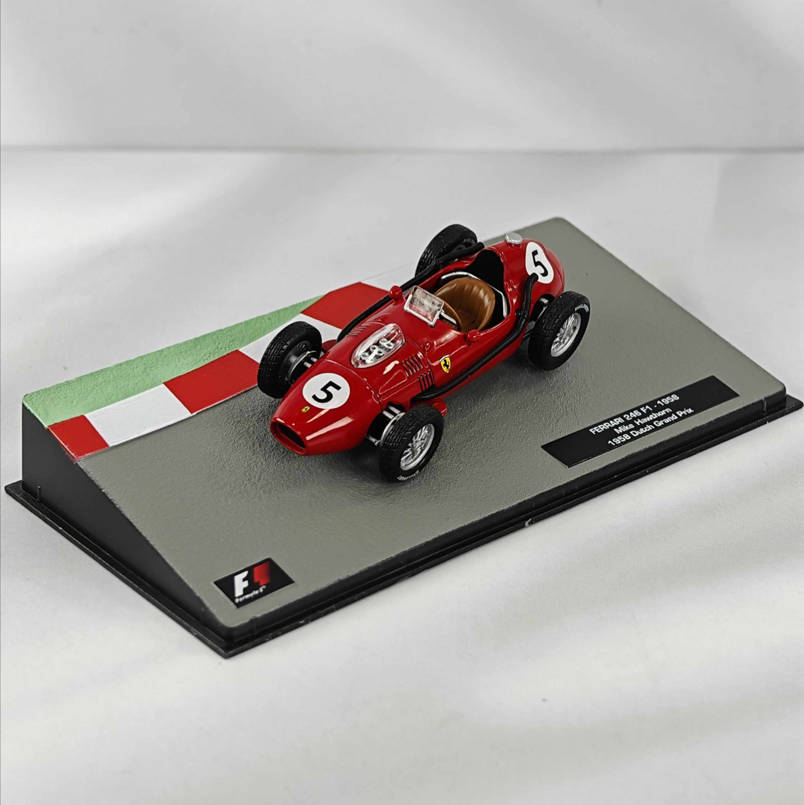Ferrari 246 F1 1958 #5 Mike Hawthorn Caja Acrilica Altaya 1:43