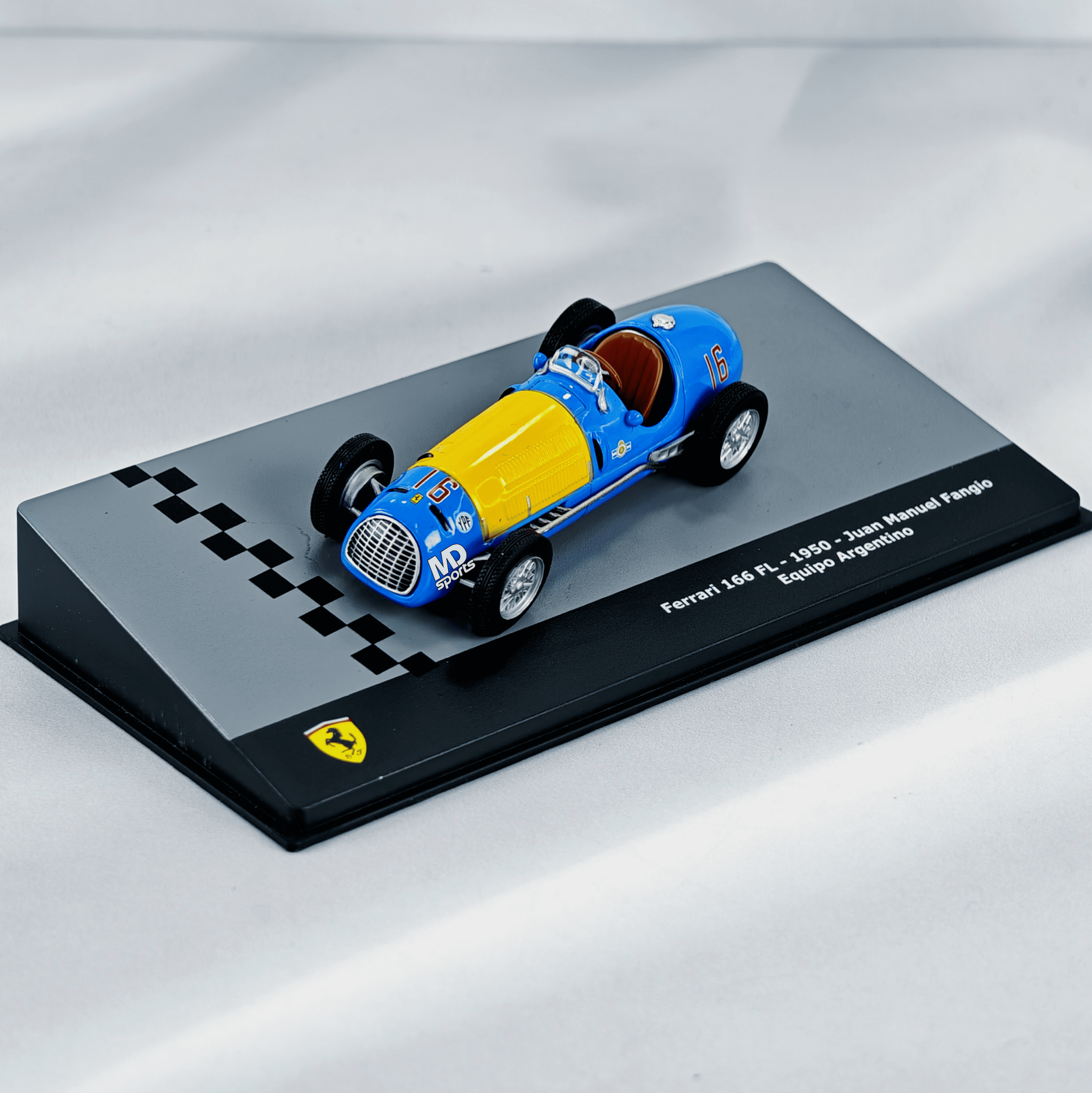 Ferrari 166FL Equipo Argentino 1950 #16 Juan Manuel Fangio Caja Acrilica IXO 1:43
