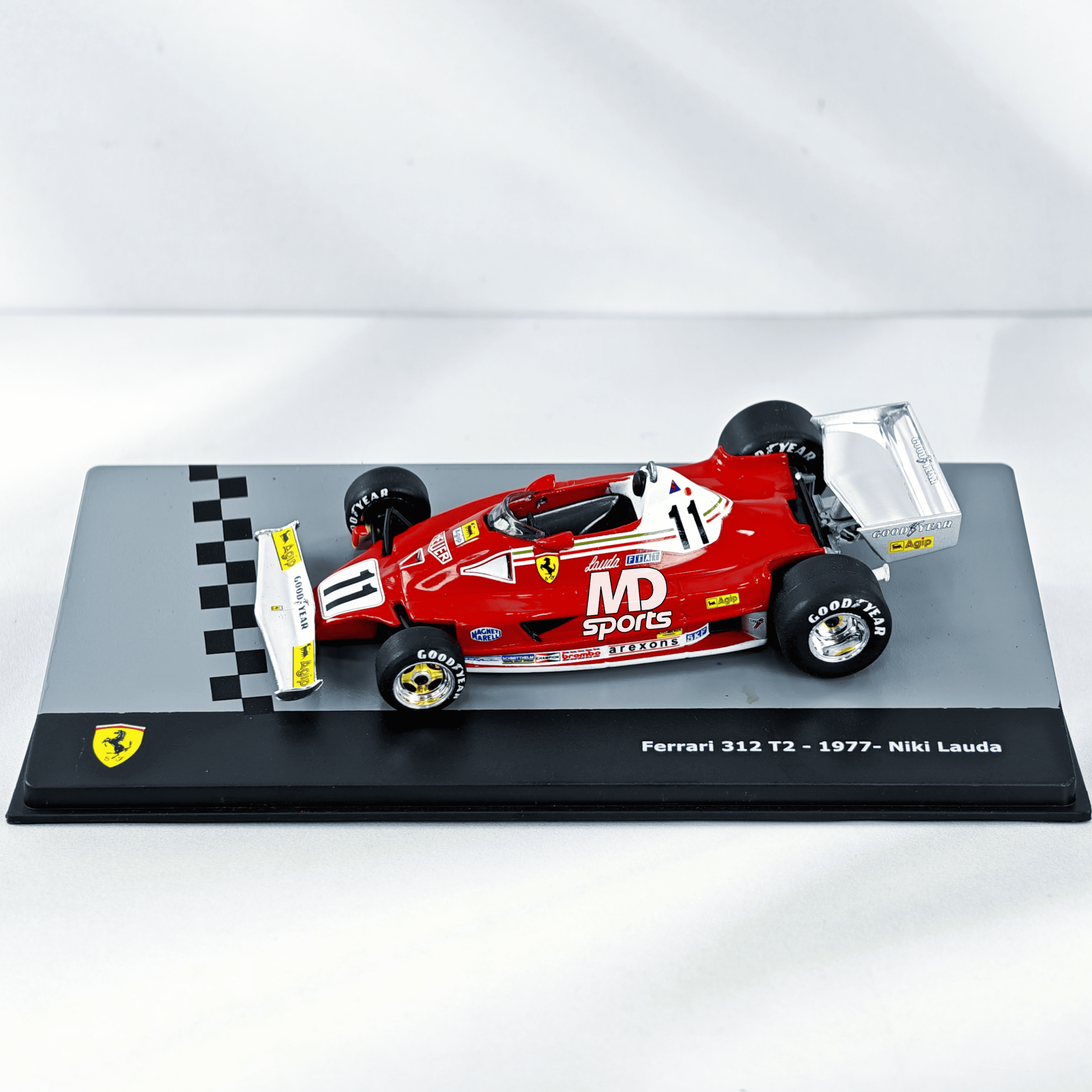 Ferrari 312 T2 1977 #11 Niki Lauda Caja Acrilica IXO 1:43
