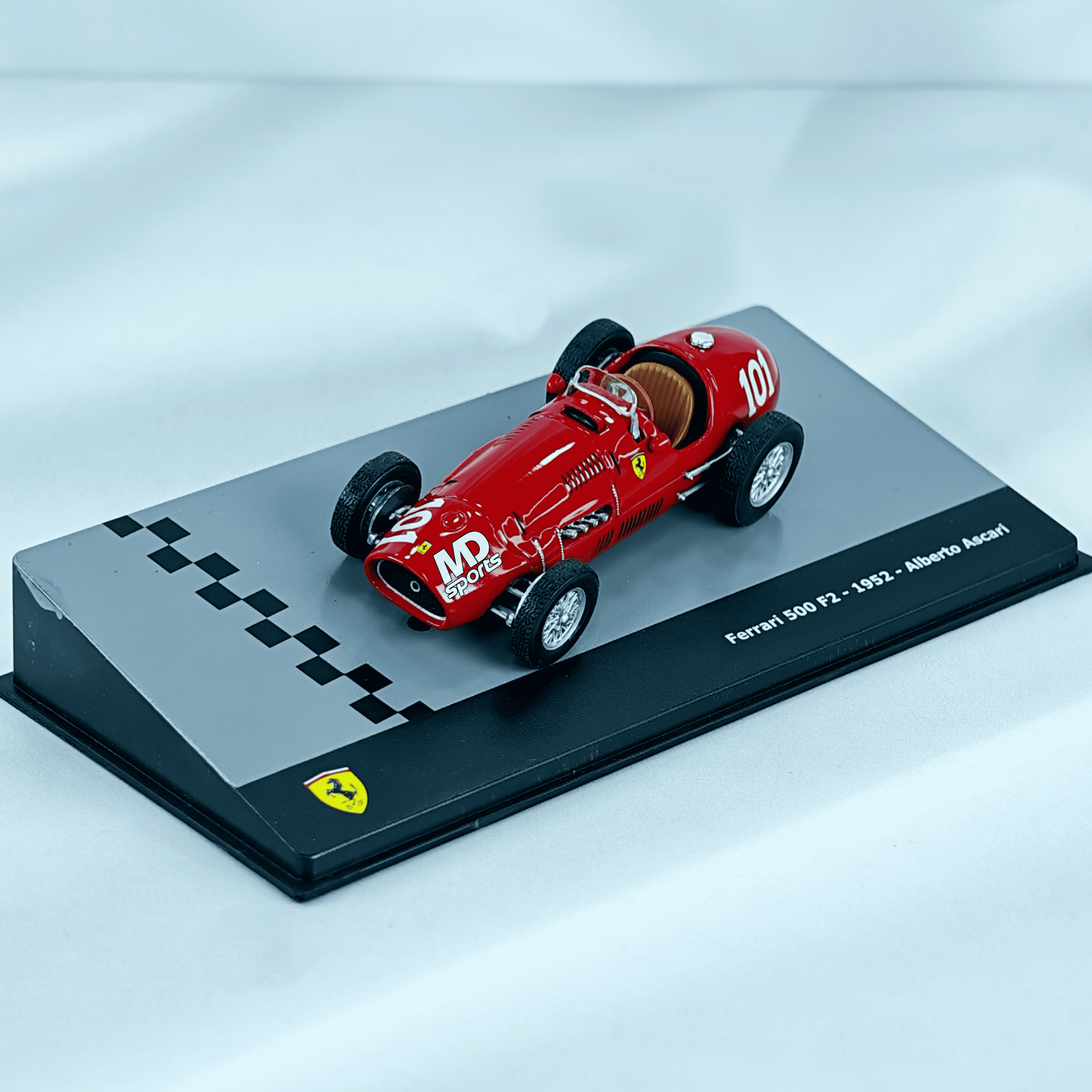 Ferrari 500 F2 1952 #101 Alberto Ascari Caja Acrilica IXO 1:43