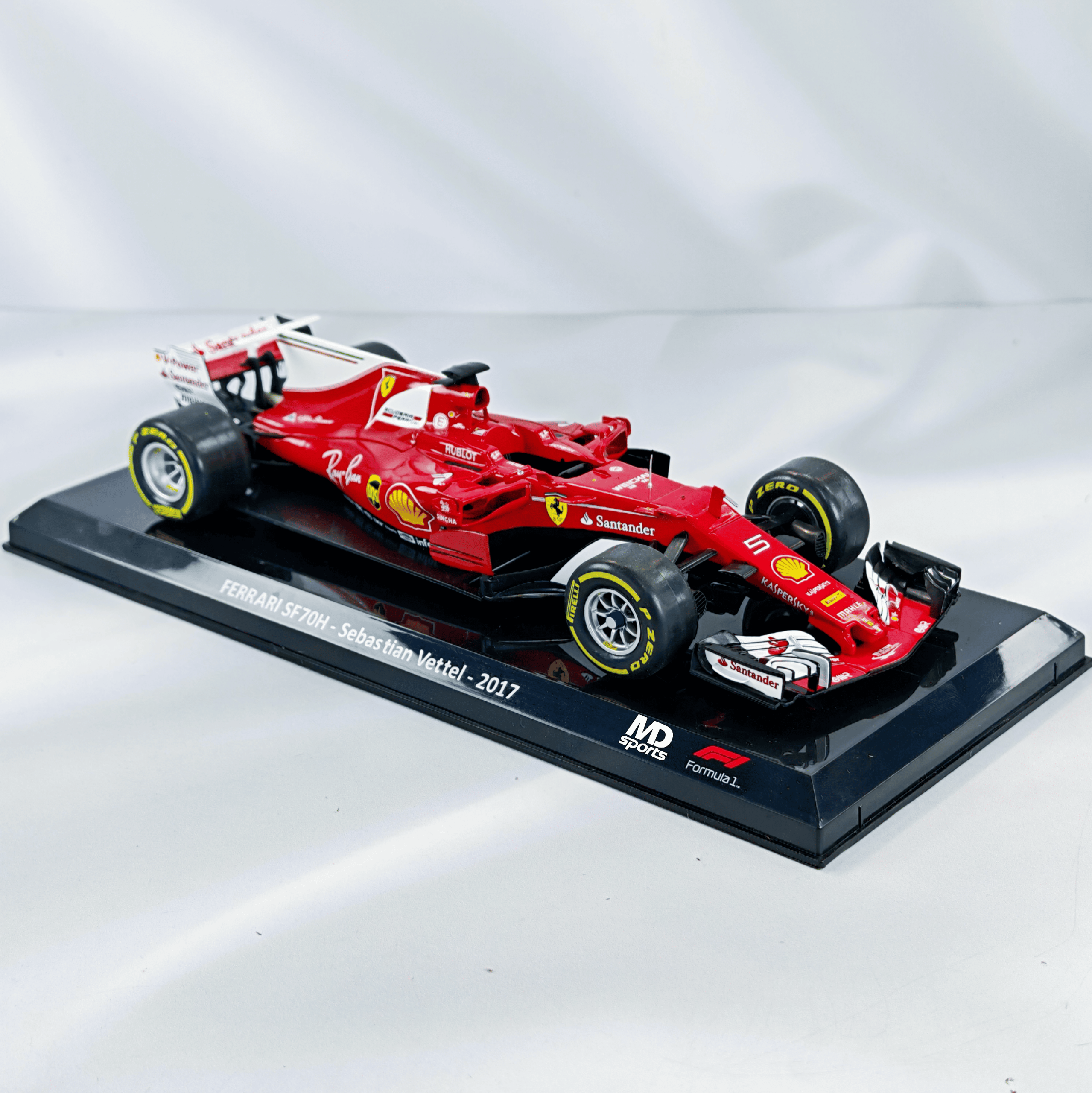 Ferrari SF70H #5 Sebastian Vettel 2017 Caja Normal Premium Collect 1:24 - Imagen 4