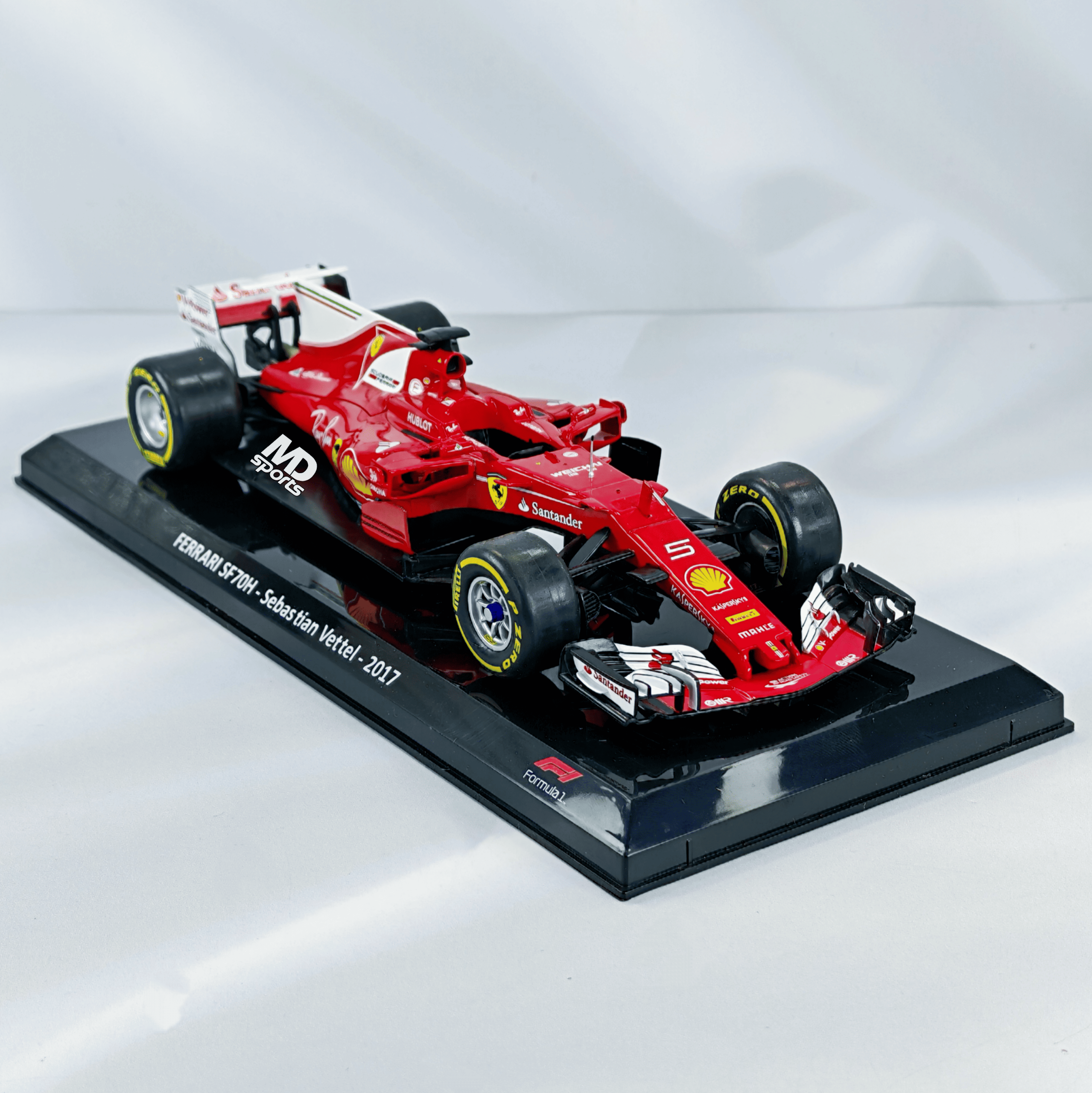 Ferrari SF70H #5 Sebastian Vettel 2017 Caja Normal Premium Collect 1:24