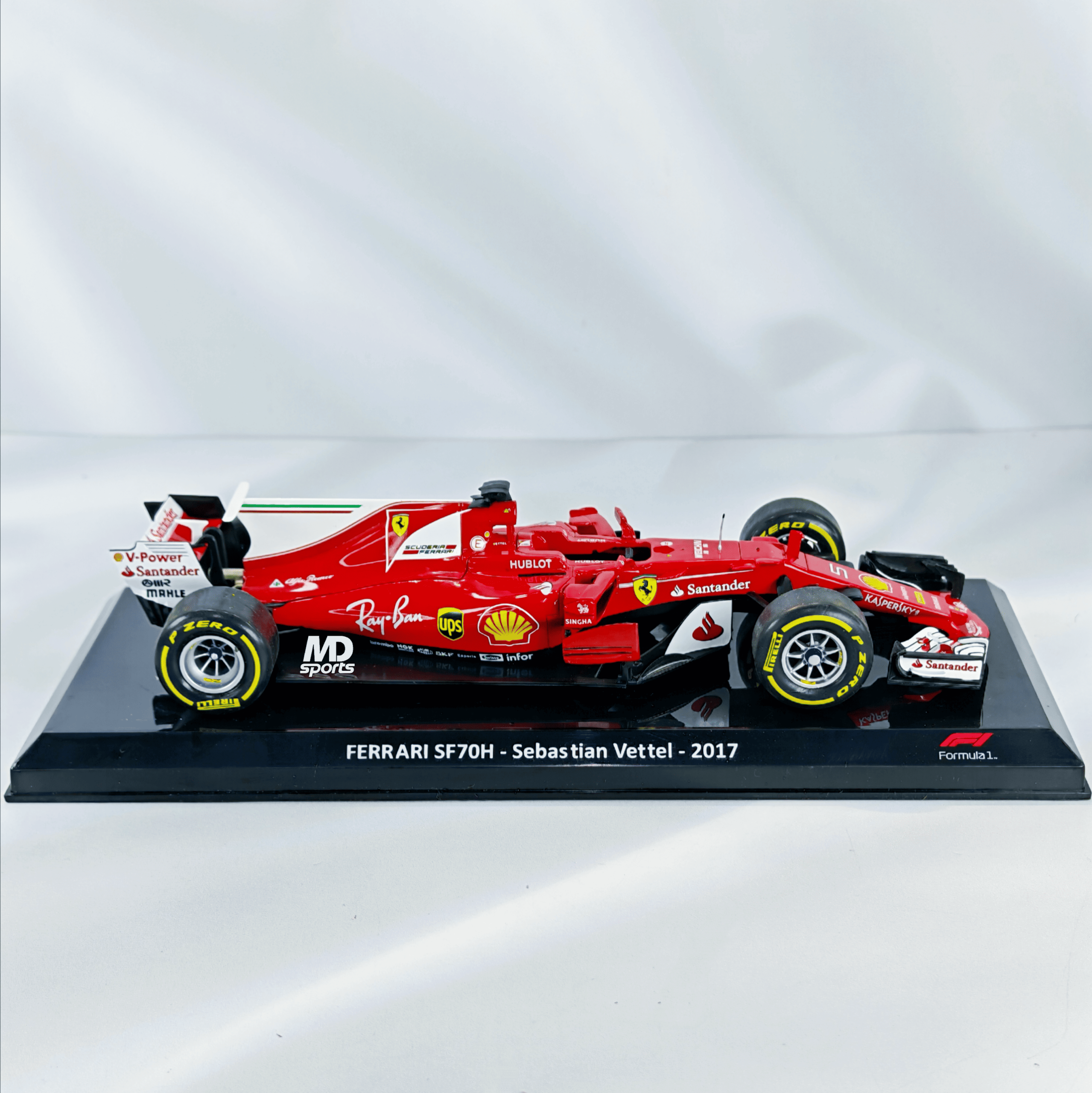 Ferrari SF70H #5 Sebastian Vettel 2017 Caja Normal Premium Collect 1:24 - Imagen 3