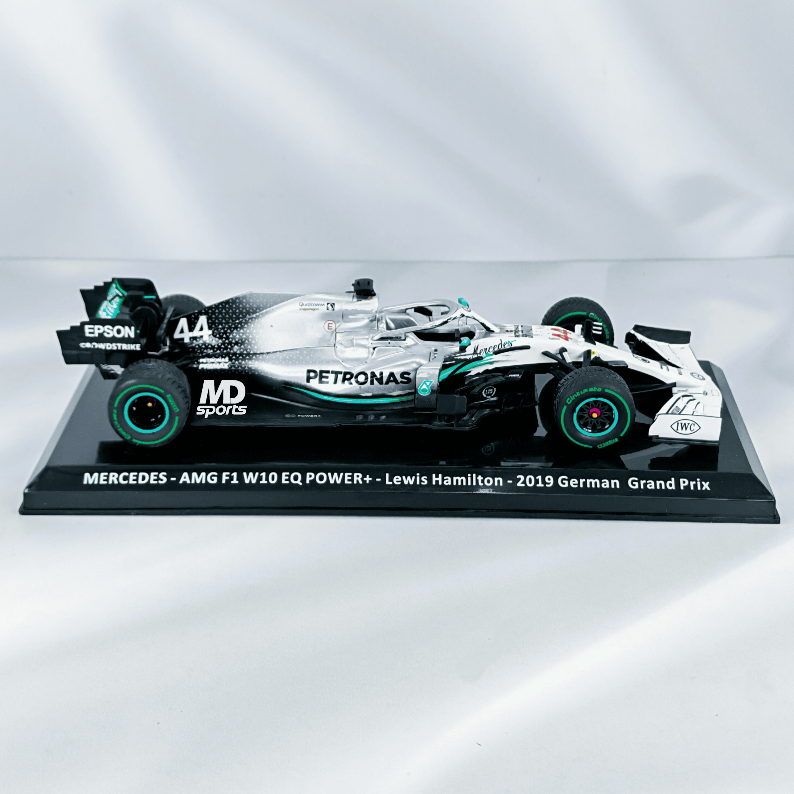 Mercedes W10 GP Alemania 2019 #44 Lewis Hamilton Caja Normal Premium Collect 1:24 - Imagen 3