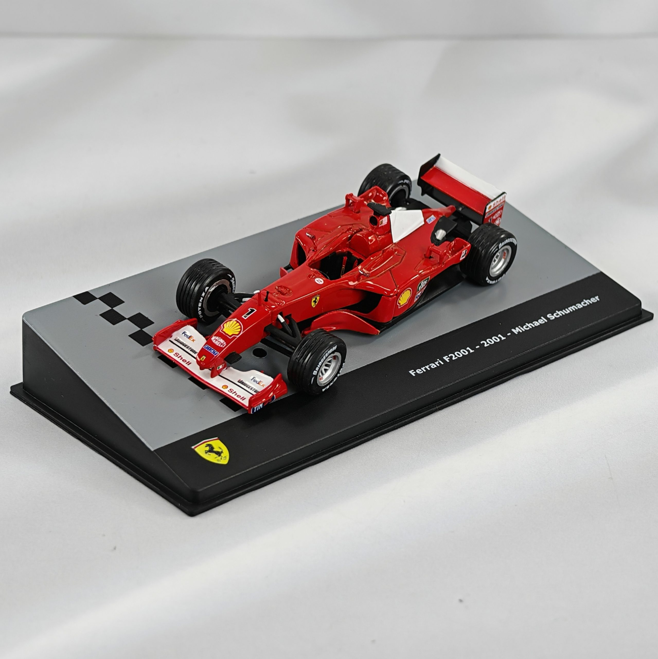 Ferrari F2001 2001 #1 Michael Schumacher Caja Acrilica IXO 1:43