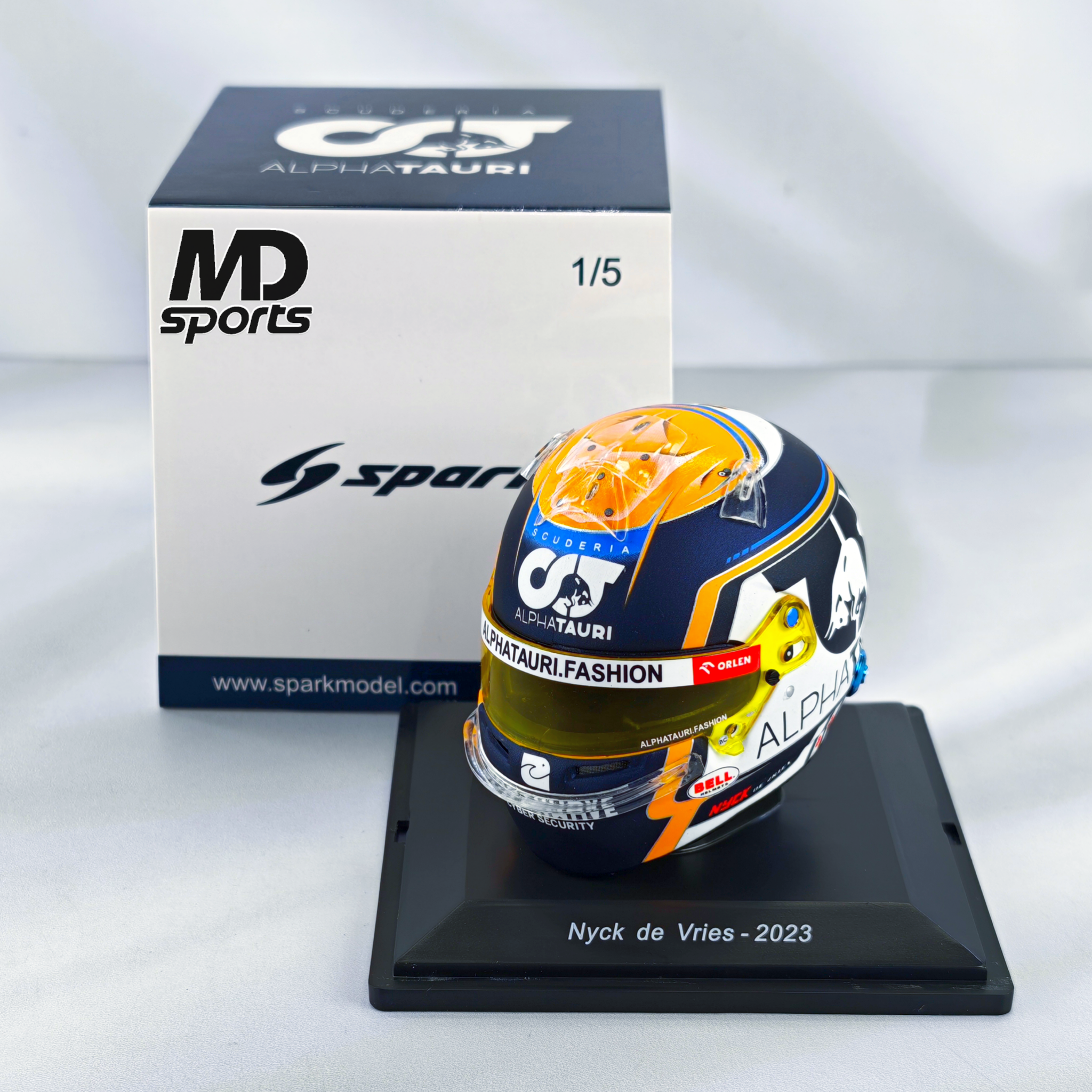 Casco Formula 1 Nyck de Vries Scuderia Alpha Tauri 2023 Spark 1:5