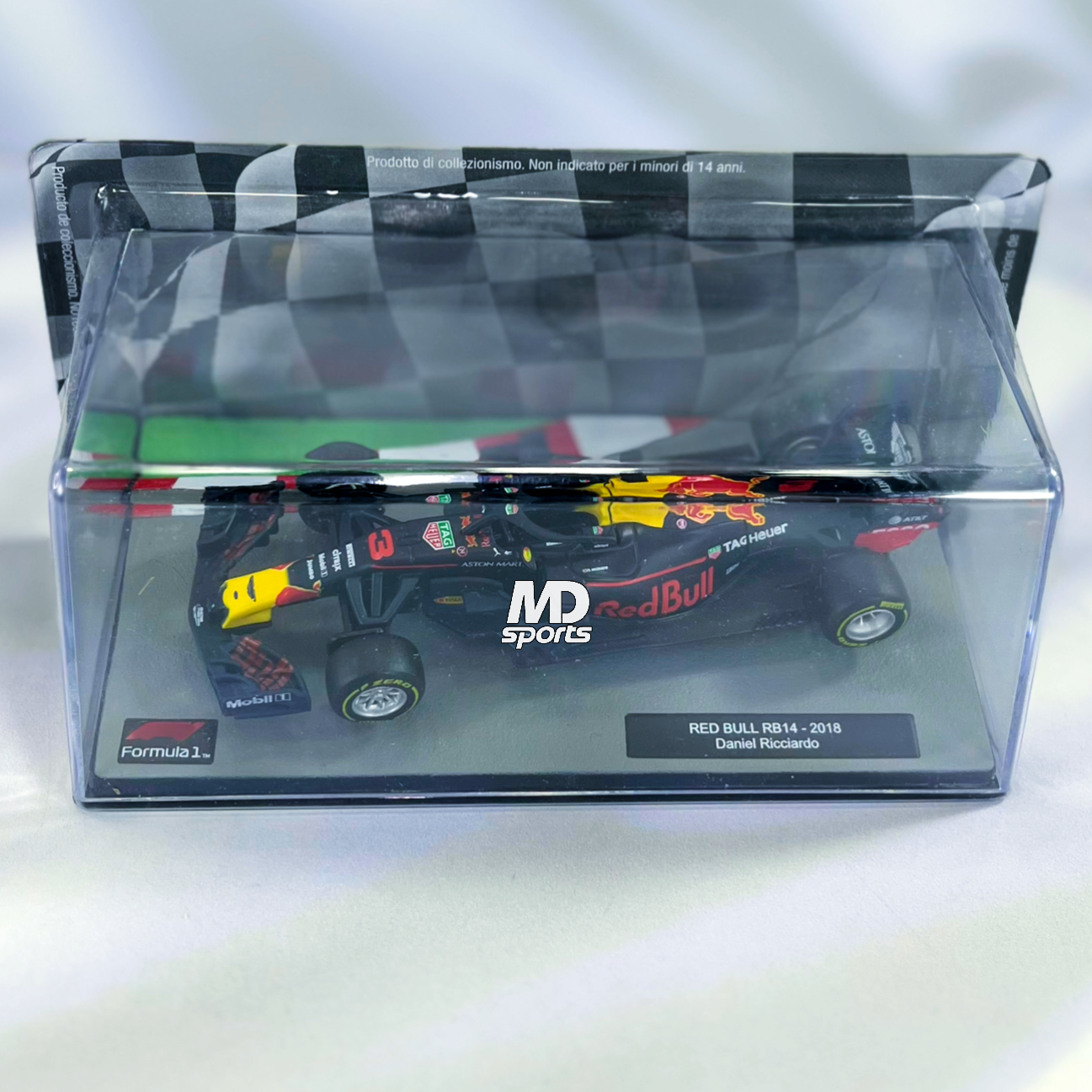 RedBull RB14 2018 #3 Daniel Ricciardo Caja Acrilica Edicola 1:43