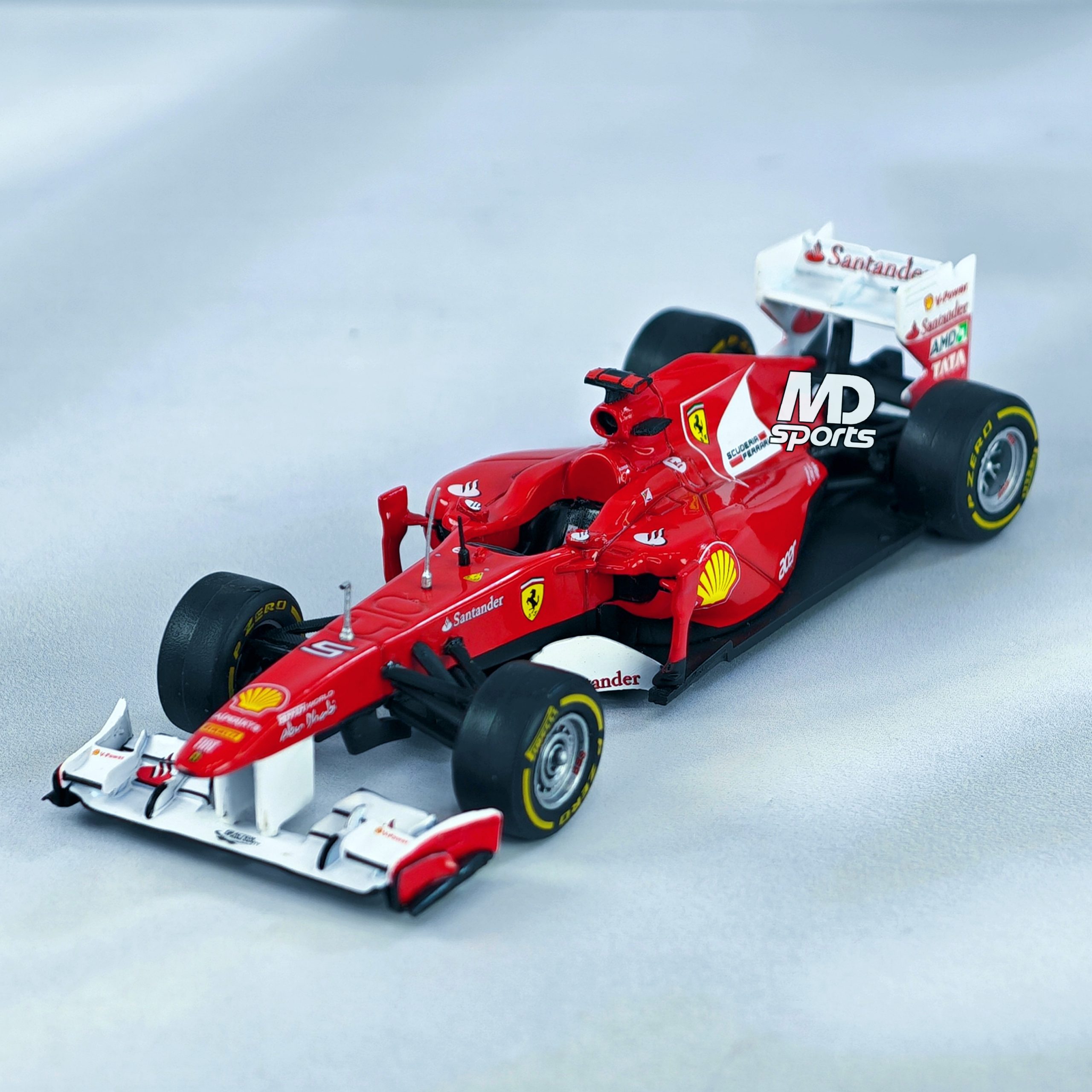 Ferrari F150 Italia 2011 #5 Fernando Alonso Caja Acrilica IXO 1:43 - Imagen 4
