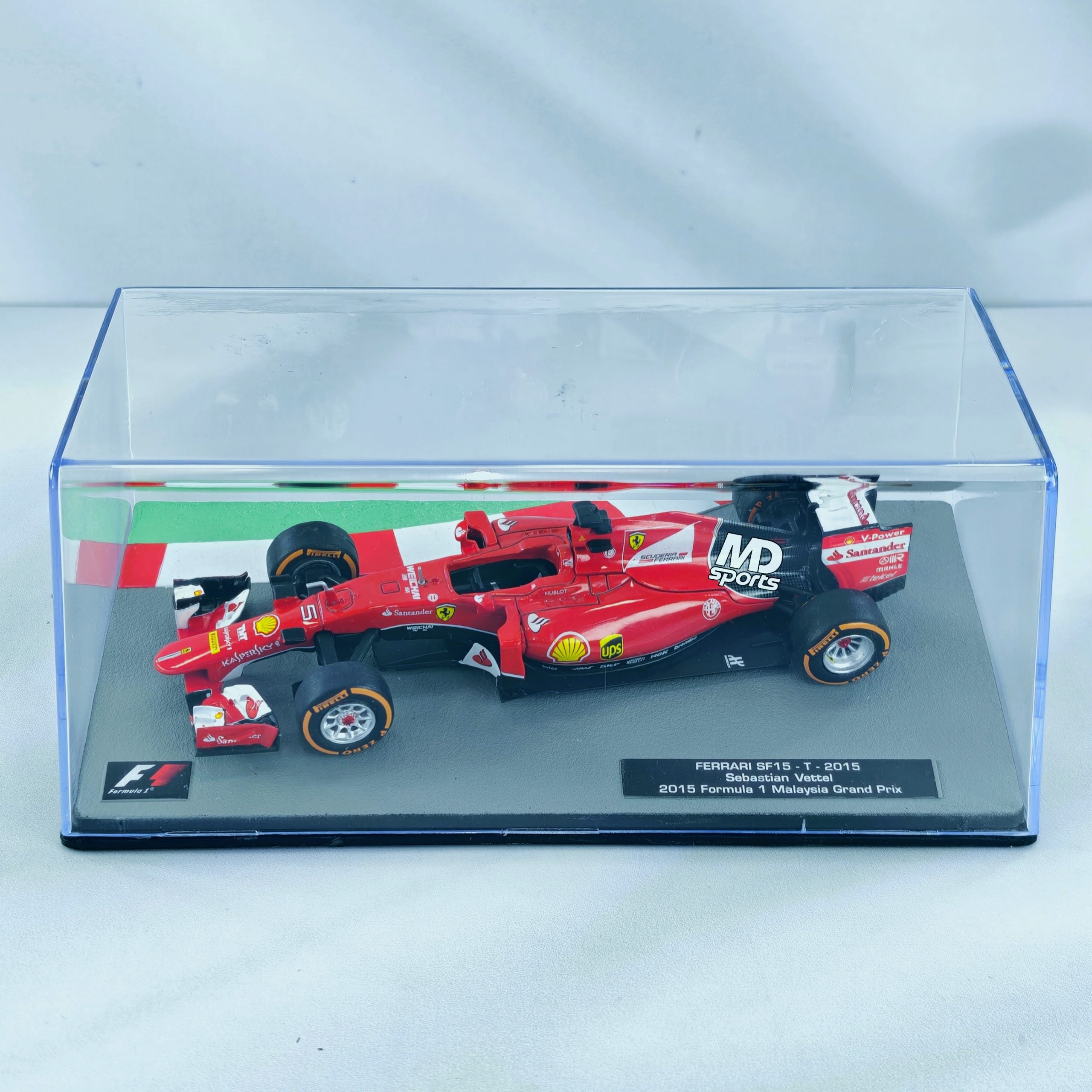 Ferrari SF-15T GP Malasia 2015 #5 Sebastian Vettel Caja Acrilica Altaya 1:43