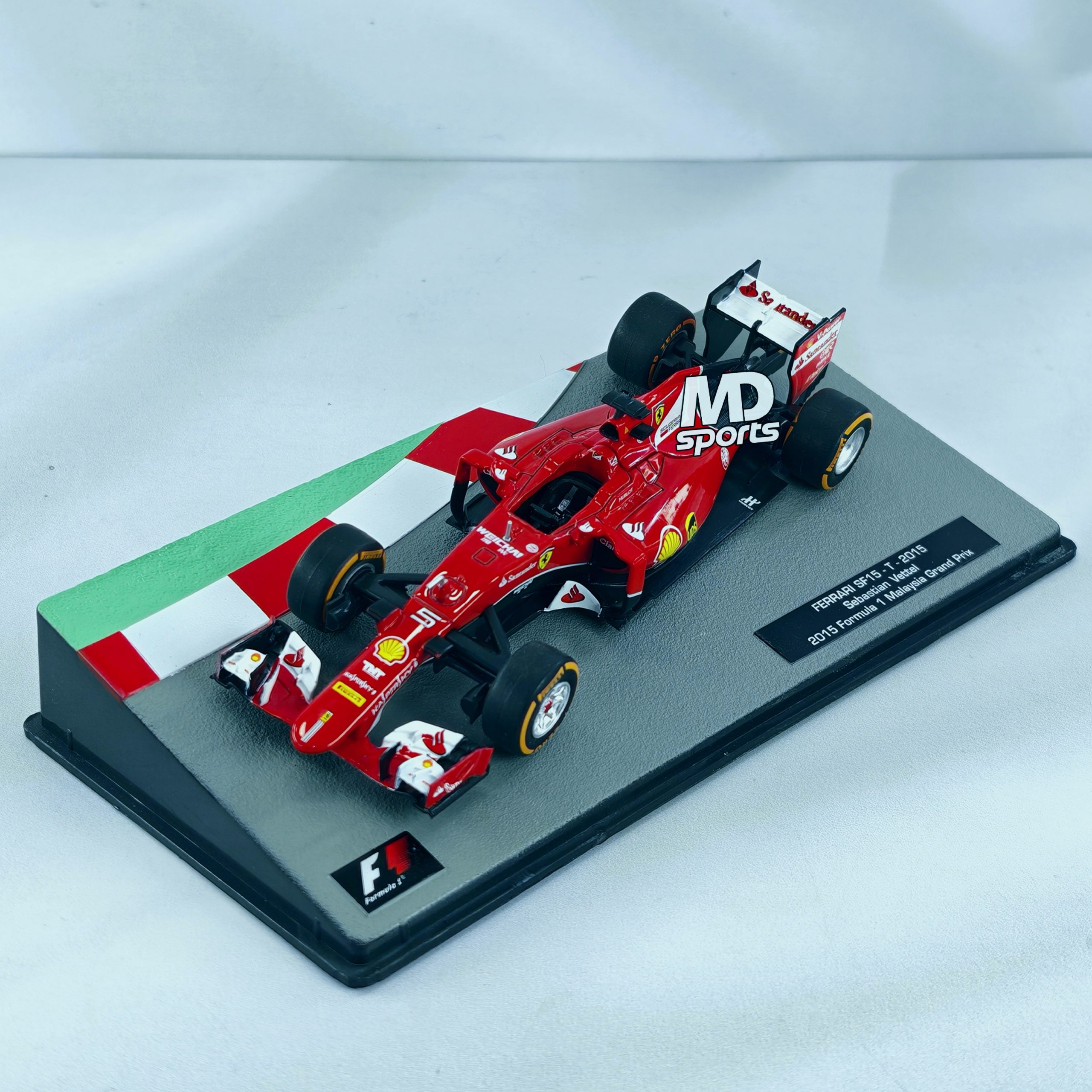 Ferrari SF-15T GP Malasia 2015 #5 Sebastian Vettel Caja Acrilica Altaya 1:43